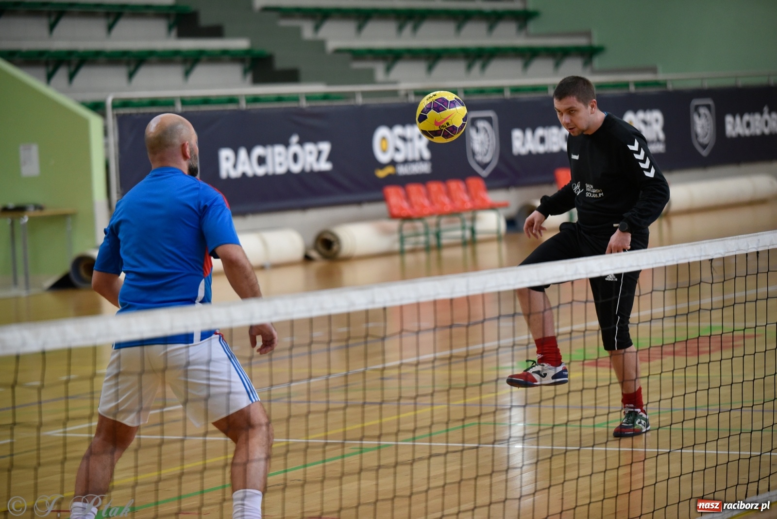 Zdjęcie w galerii na portalu naszraciborz.pl: Turniej siatkonogi w Arenie Rafako [FOTO] wiadomości z regionu