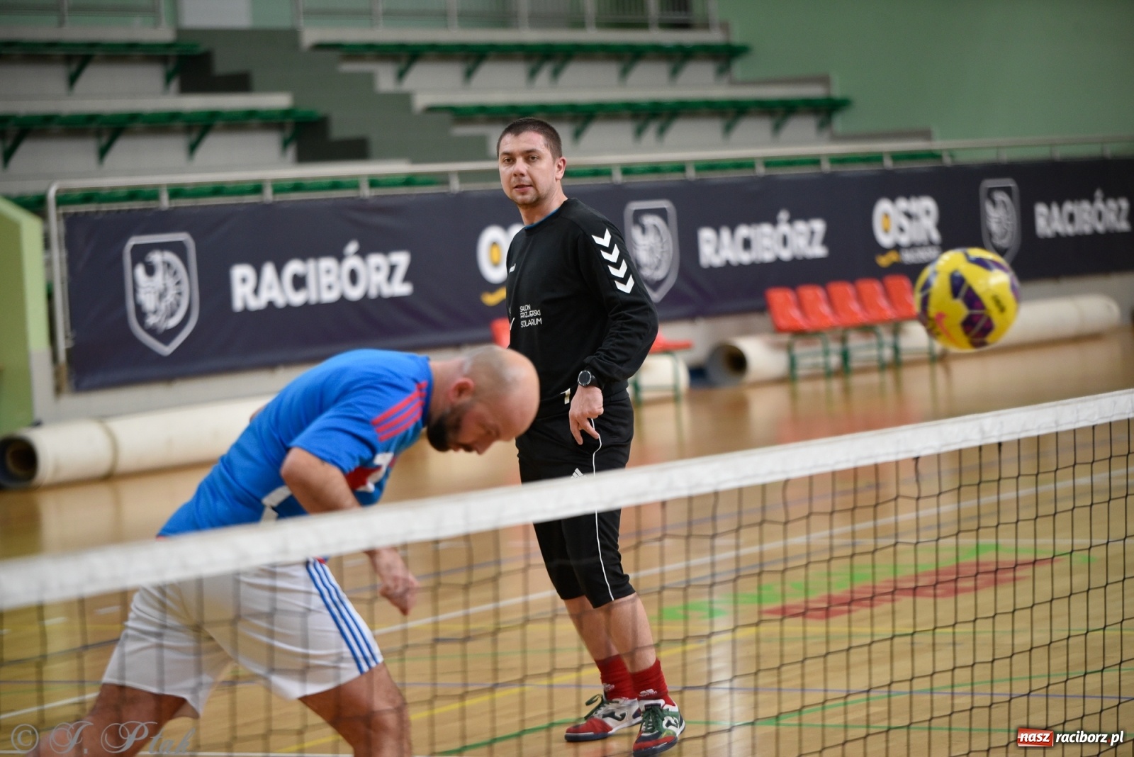 Zdjęcie w galerii na portalu naszraciborz.pl: Turniej siatkonogi w Arenie Rafako [FOTO] wiadomości z regionu