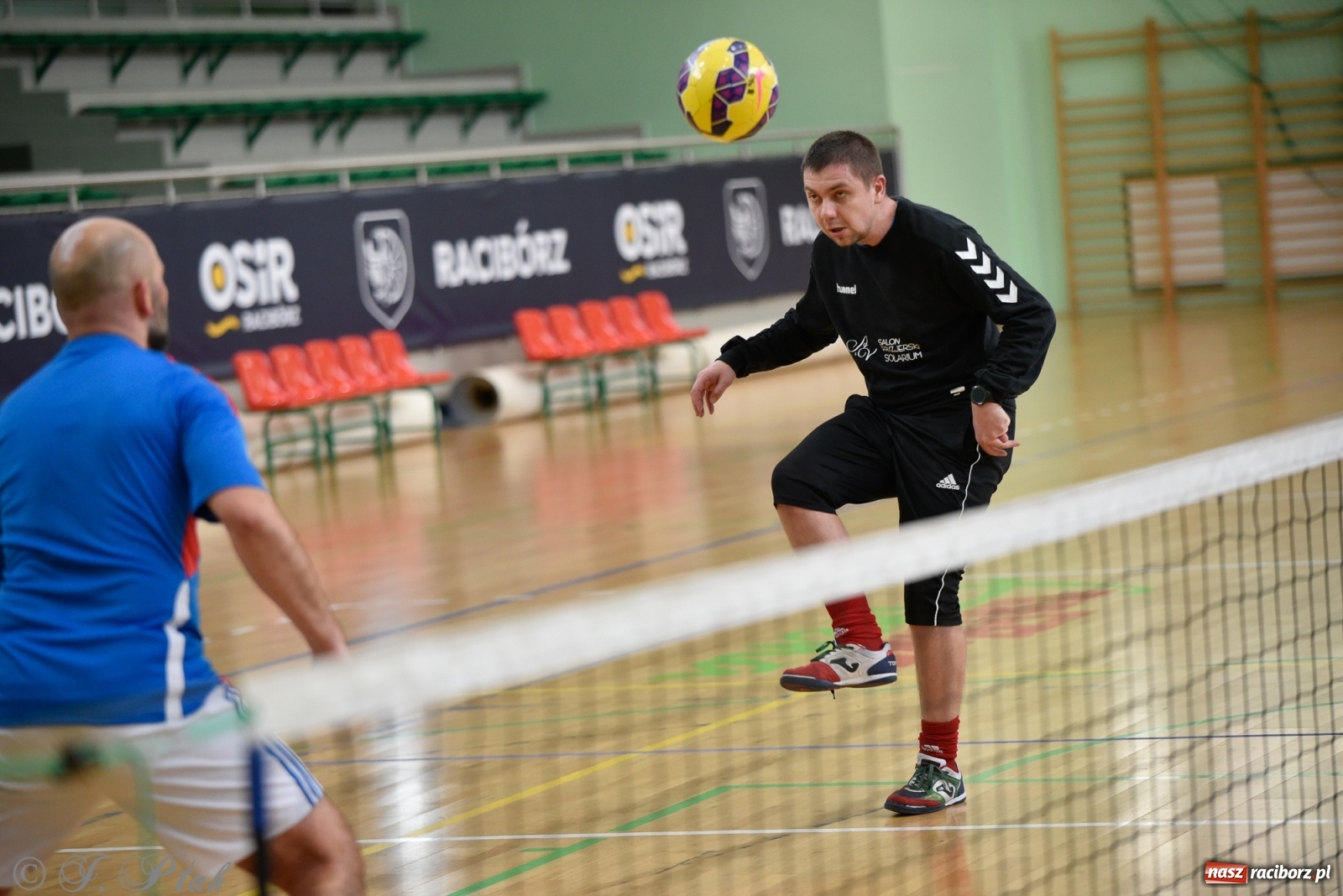 Zdjęcie w galerii na portalu naszraciborz.pl: Turniej siatkonogi w Arenie Rafako [FOTO] wiadomości z regionu