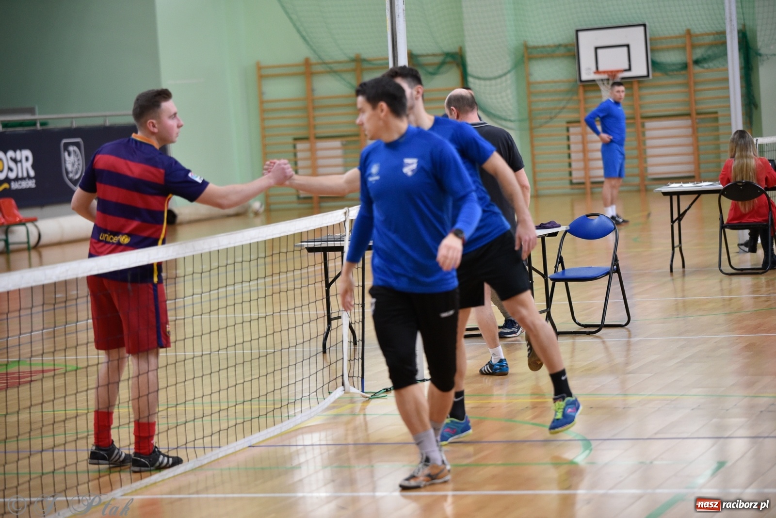 Zdjęcie w galerii na portalu naszraciborz.pl: Turniej siatkonogi w Arenie Rafako [FOTO] wiadomości z regionu