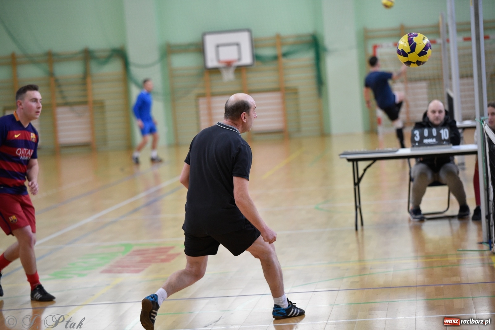 Zdjęcie w galerii na portalu naszraciborz.pl: Turniej siatkonogi w Arenie Rafako [FOTO] wiadomości z regionu