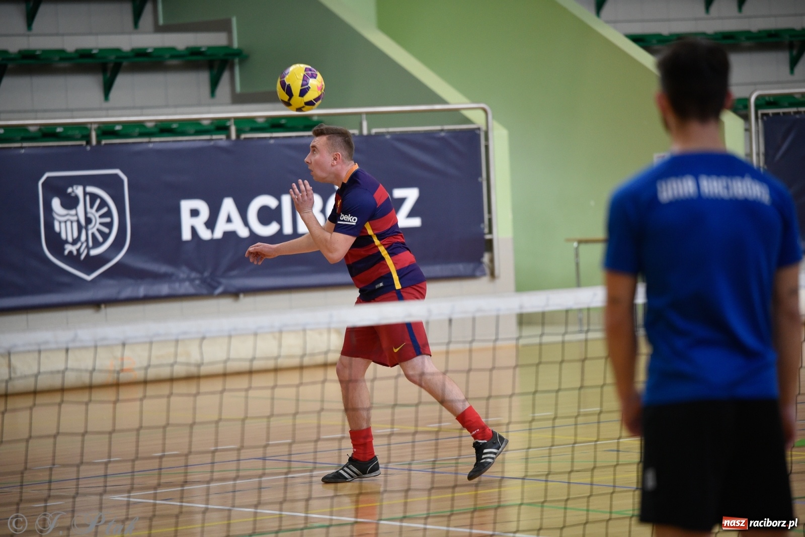 Zdjęcie w galerii na portalu naszraciborz.pl: Turniej siatkonogi w Arenie Rafako [FOTO] wiadomości z regionu