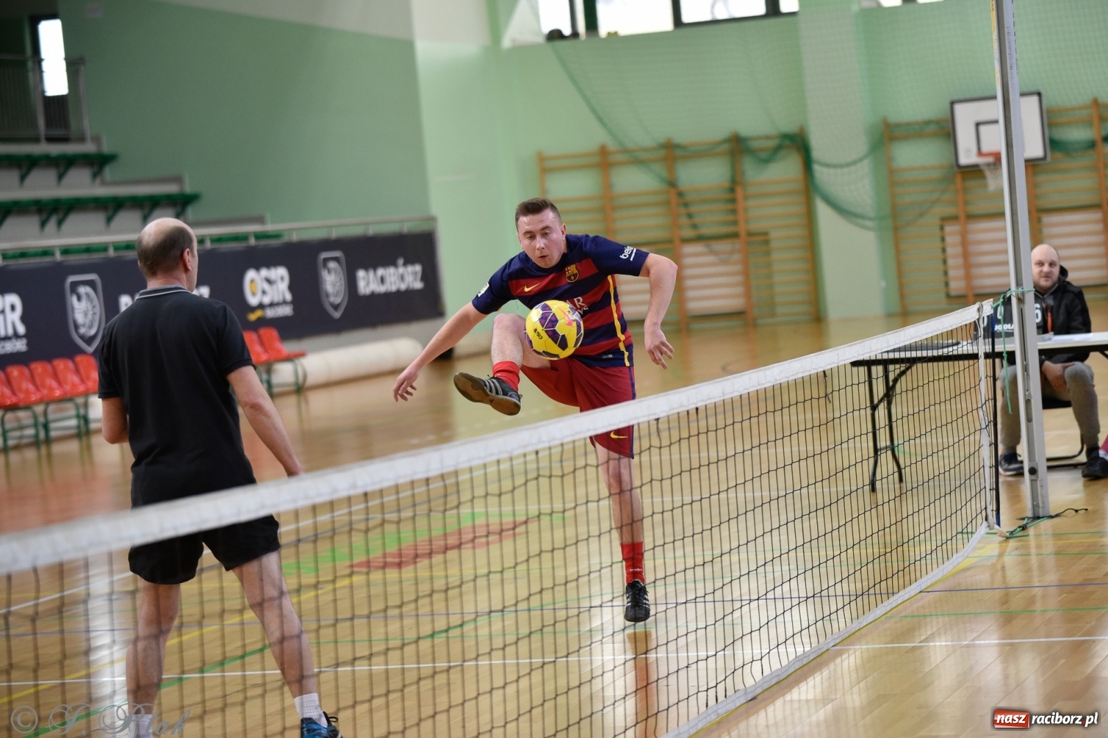 Zdjęcie w galerii na portalu naszraciborz.pl: Turniej siatkonogi w Arenie Rafako [FOTO] wiadomości z regionu