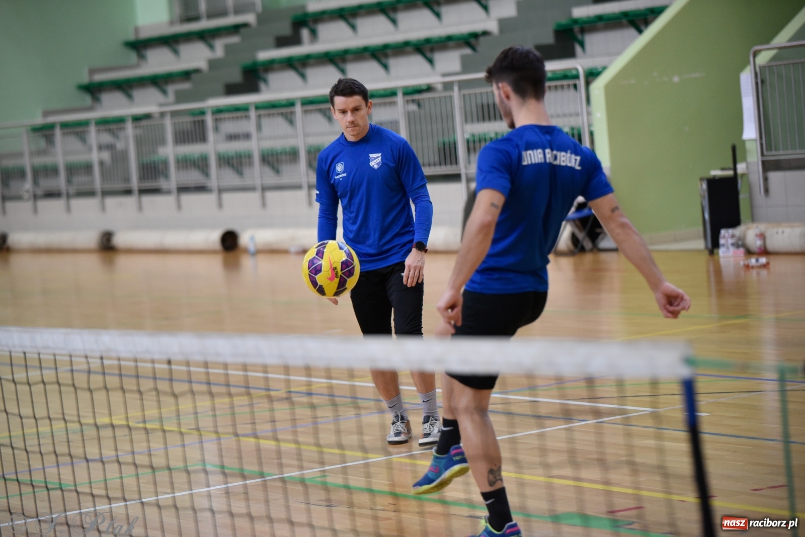 Zdjęcie w galerii na portalu naszraciborz.pl: Turniej siatkonogi w Arenie Rafako [FOTO] wiadomości z regionu
