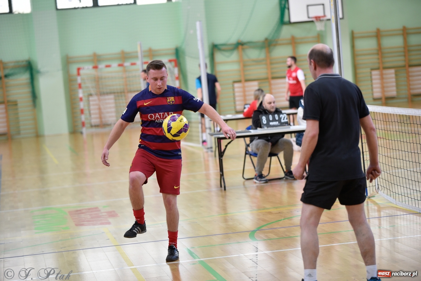 Zdjęcie w galerii na portalu naszraciborz.pl: Turniej siatkonogi w Arenie Rafako [FOTO] wiadomości z regionu