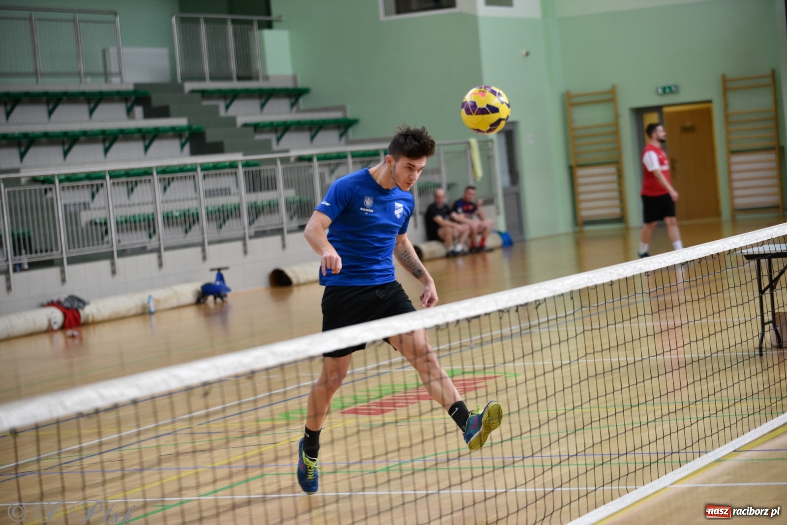 Zdjęcie w galerii na portalu naszraciborz.pl: Turniej siatkonogi w Arenie Rafako [FOTO] wiadomości z regionu