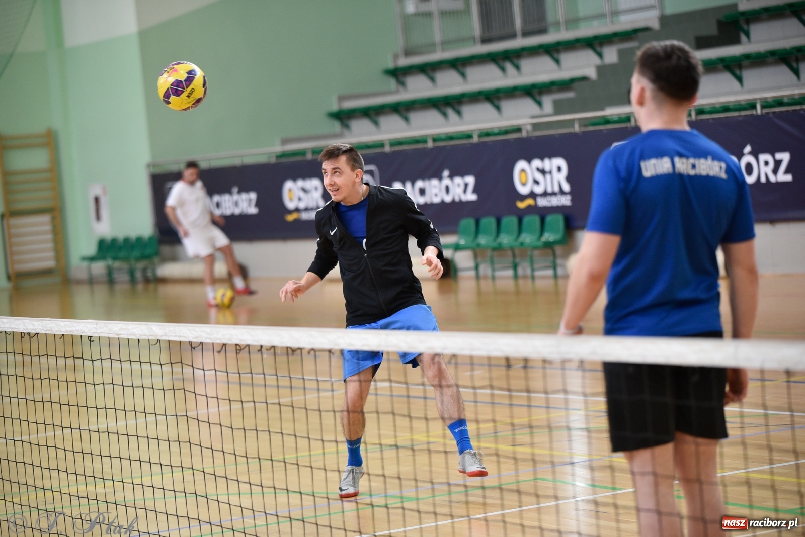 Zdjęcie w galerii na portalu naszraciborz.pl: Turniej siatkonogi w Arenie Rafako [FOTO] wiadomości z regionu