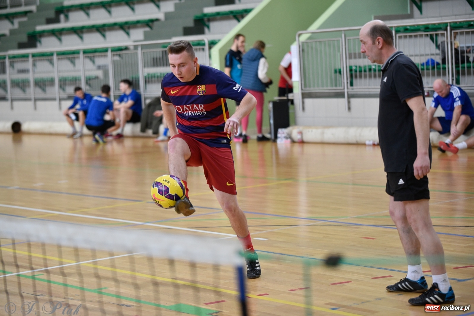 Zdjęcie w galerii na portalu naszraciborz.pl: Turniej siatkonogi w Arenie Rafako [FOTO] wiadomości z regionu