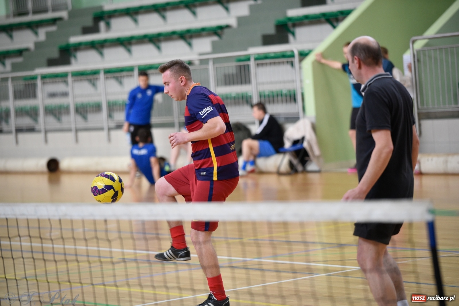 Zdjęcie w galerii na portalu naszraciborz.pl: Turniej siatkonogi w Arenie Rafako [FOTO] wiadomości z regionu