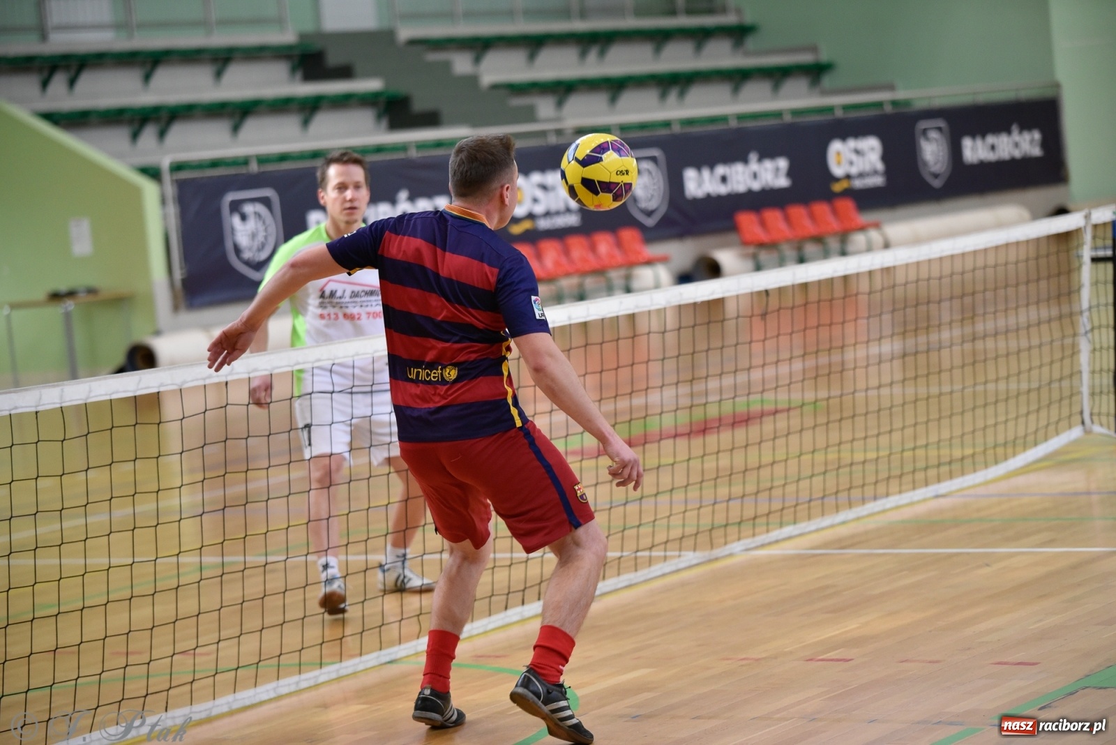 Zdjęcie w galerii na portalu naszraciborz.pl: Turniej siatkonogi w Arenie Rafako [FOTO] wiadomości z regionu