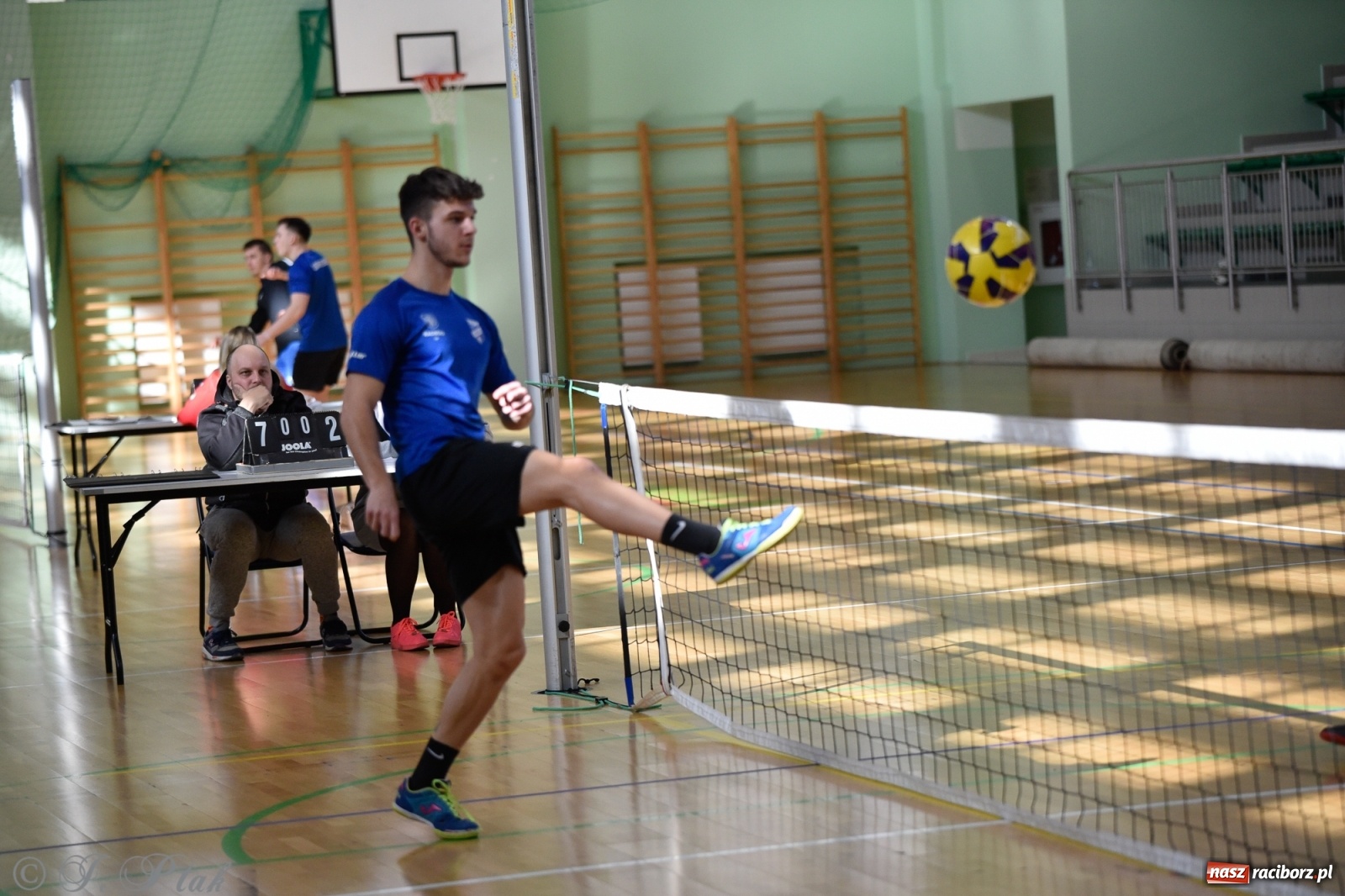 Zdjęcie w galerii na portalu naszraciborz.pl: Turniej siatkonogi w Arenie Rafako [FOTO] wiadomości z regionu