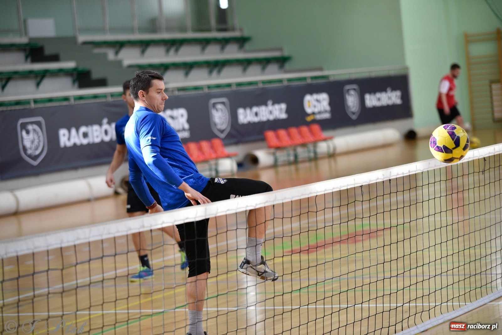 Zdjęcie w galerii na portalu naszraciborz.pl: Turniej siatkonogi w Arenie Rafako [FOTO] wiadomości z regionu