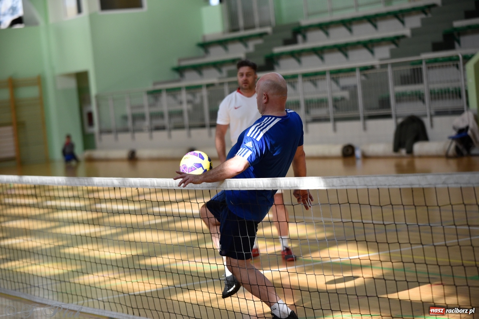 Zdjęcie w galerii na portalu naszraciborz.pl: Turniej siatkonogi w Arenie Rafako [FOTO] wiadomości z regionu