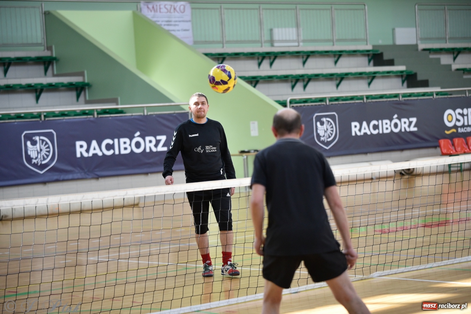 Zdjęcie w galerii na portalu naszraciborz.pl: Turniej siatkonogi w Arenie Rafako [FOTO] wiadomości z regionu
