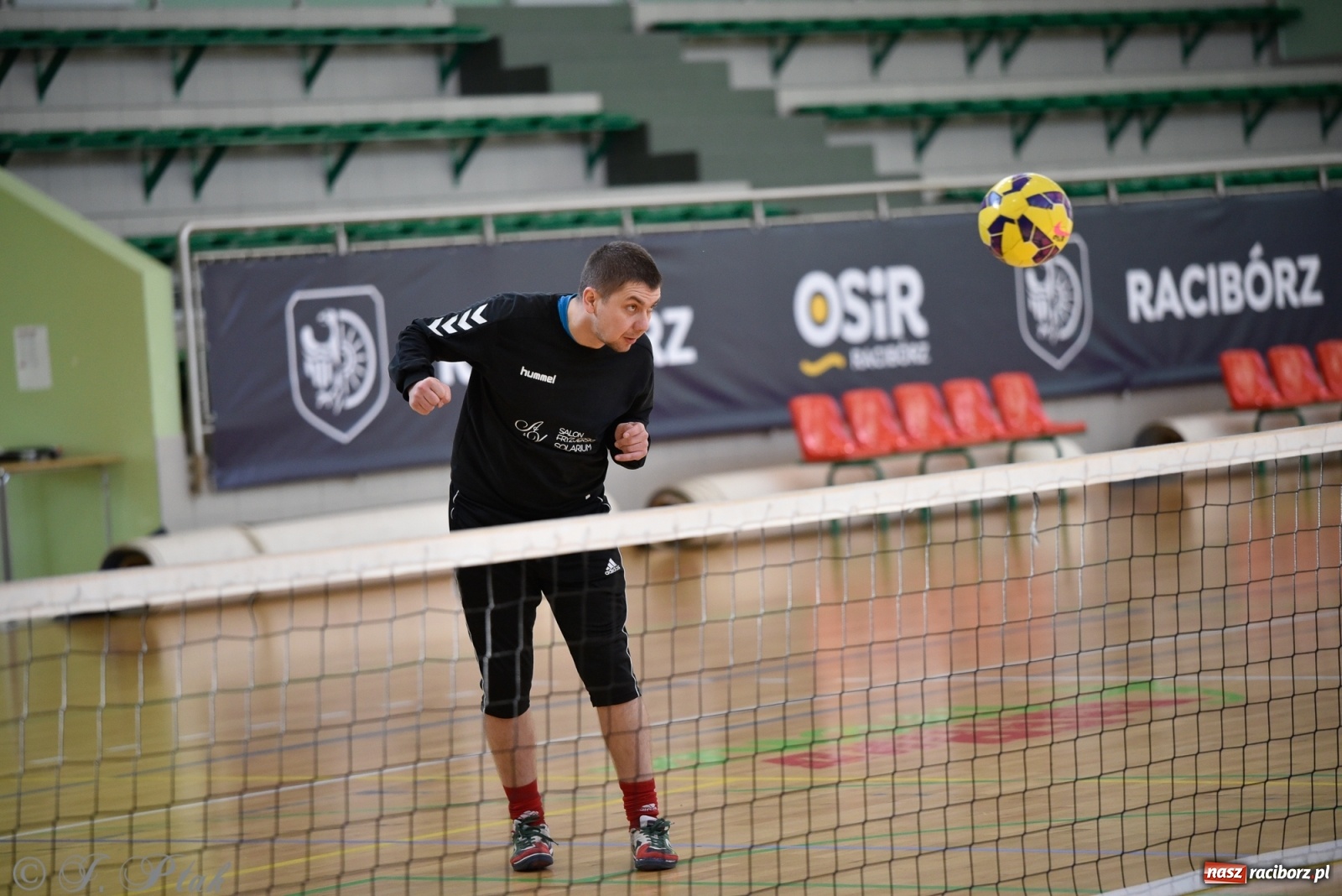 Zdjęcie w galerii na portalu naszraciborz.pl: Turniej siatkonogi w Arenie Rafako [FOTO] wiadomości z regionu