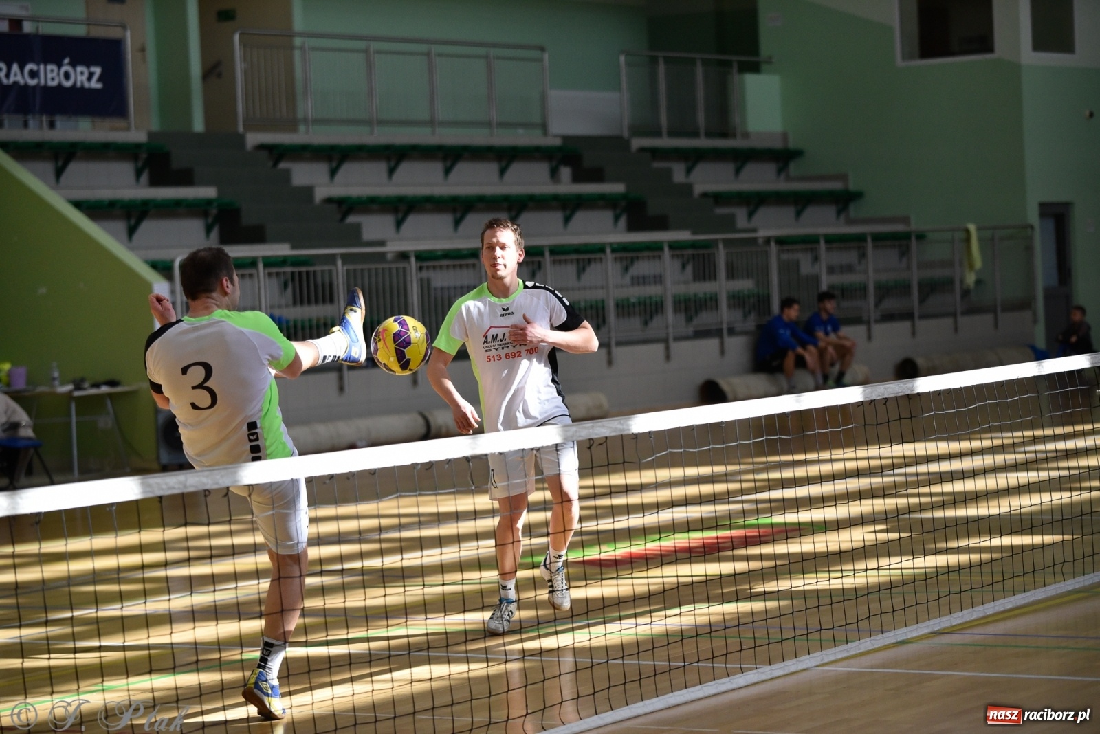 Zdjęcie w galerii na portalu naszraciborz.pl: Turniej siatkonogi w Arenie Rafako [FOTO] wiadomości z regionu