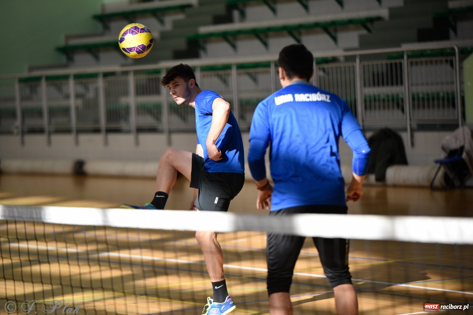 Zdjęcie w galerii na portalu naszraciborz.pl: Turniej siatkonogi w Arenie Rafako [FOTO] wiadomości z regionu