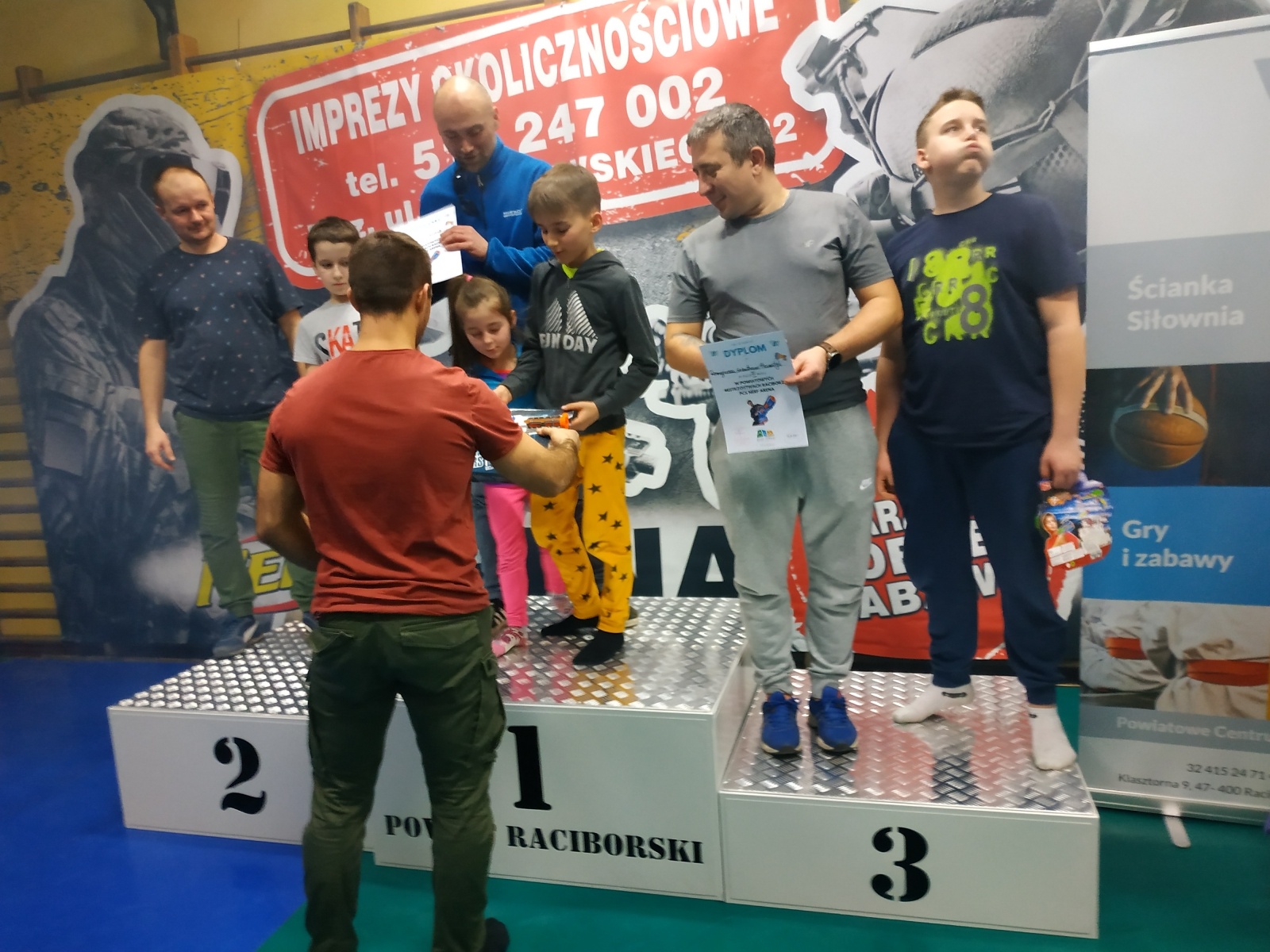 Zdjęcie w galerii na portalu naszraciborz.pl: Rywalizacja w NERF połączyła pokolenia [FOTO] wiadomości z regionu