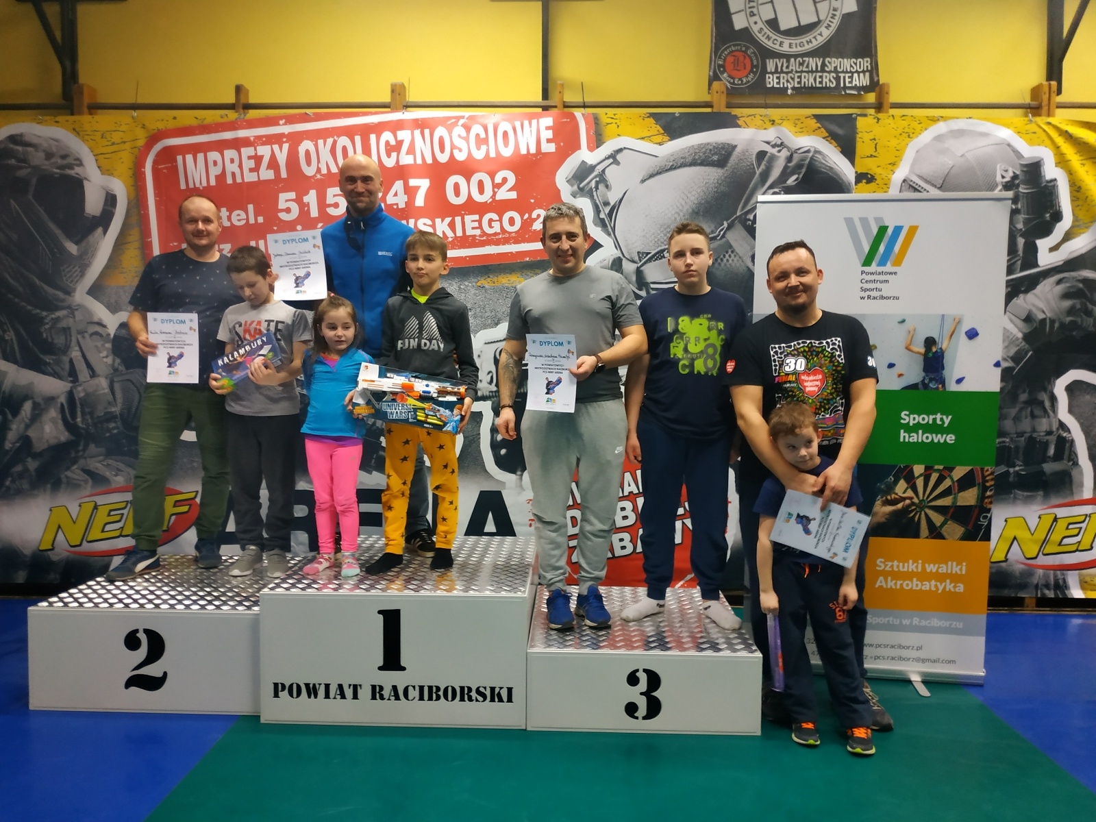 Zdjęcie w galerii na portalu naszraciborz.pl: Rywalizacja w NERF połączyła pokolenia [FOTO] wiadomości z regionu