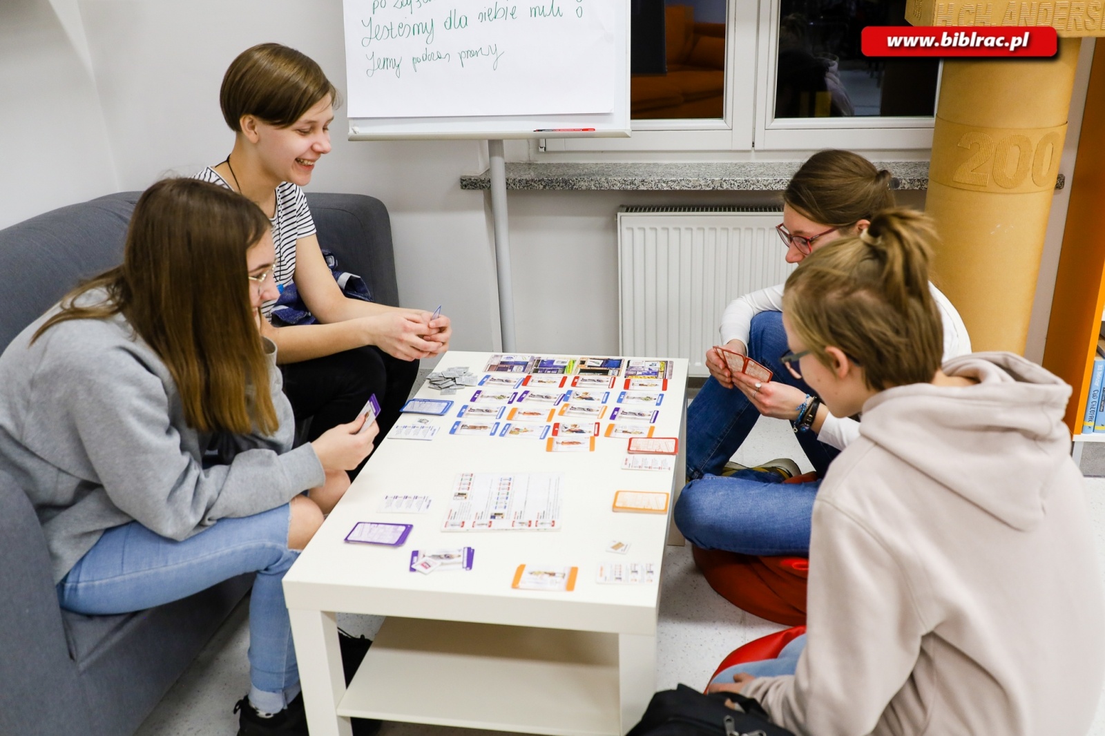 Zdjęcie w galerii na portalu naszraciborz.pl: Nocny maraton planszówek w raciborskiej bibliotece wiadomości z regionu