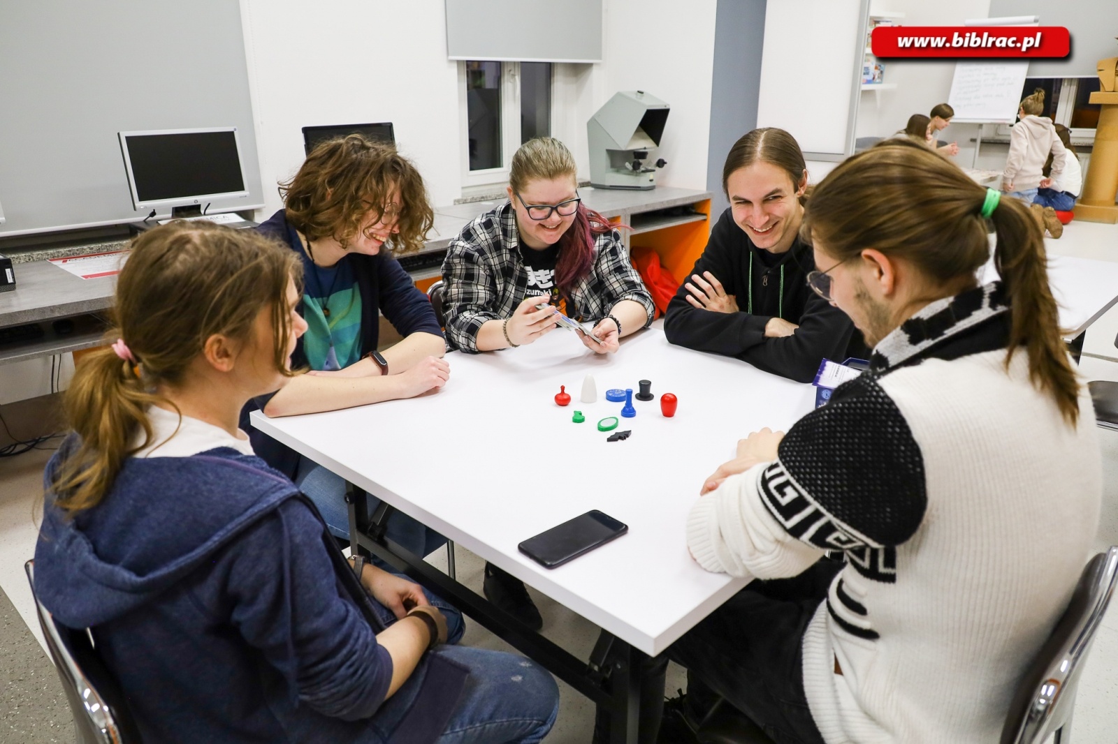 Zdjęcie w galerii na portalu naszraciborz.pl: Nocny maraton planszówek w raciborskiej bibliotece wiadomości z regionu