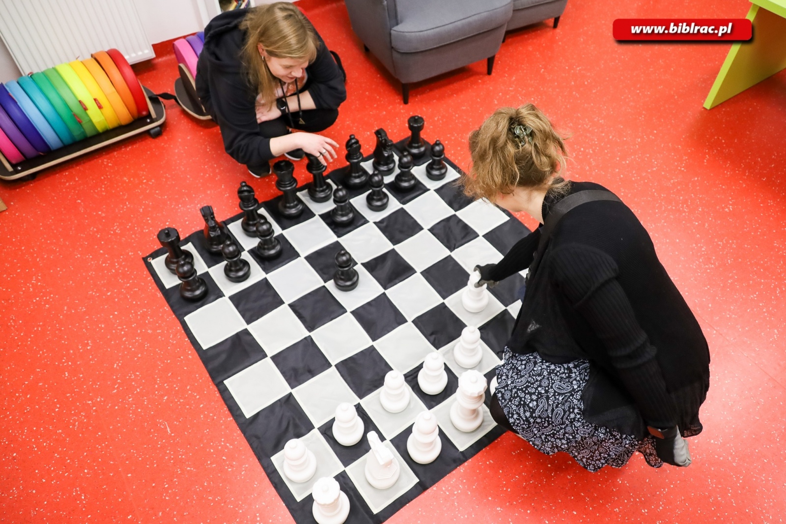 Zdjęcie w galerii na portalu naszraciborz.pl: Nocny maraton planszówek w raciborskiej bibliotece wiadomości z regionu