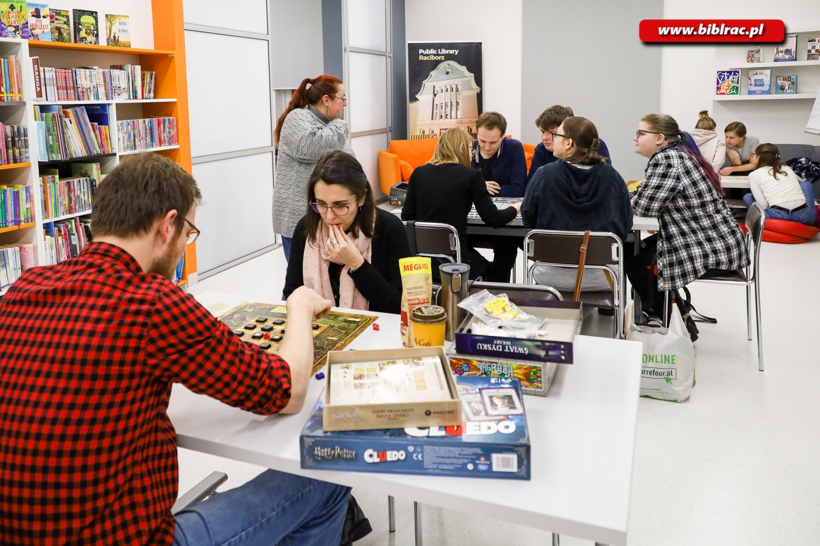 Zdjęcie w galerii na portalu naszraciborz.pl: Nocny maraton planszówek w raciborskiej bibliotece wiadomości z regionu