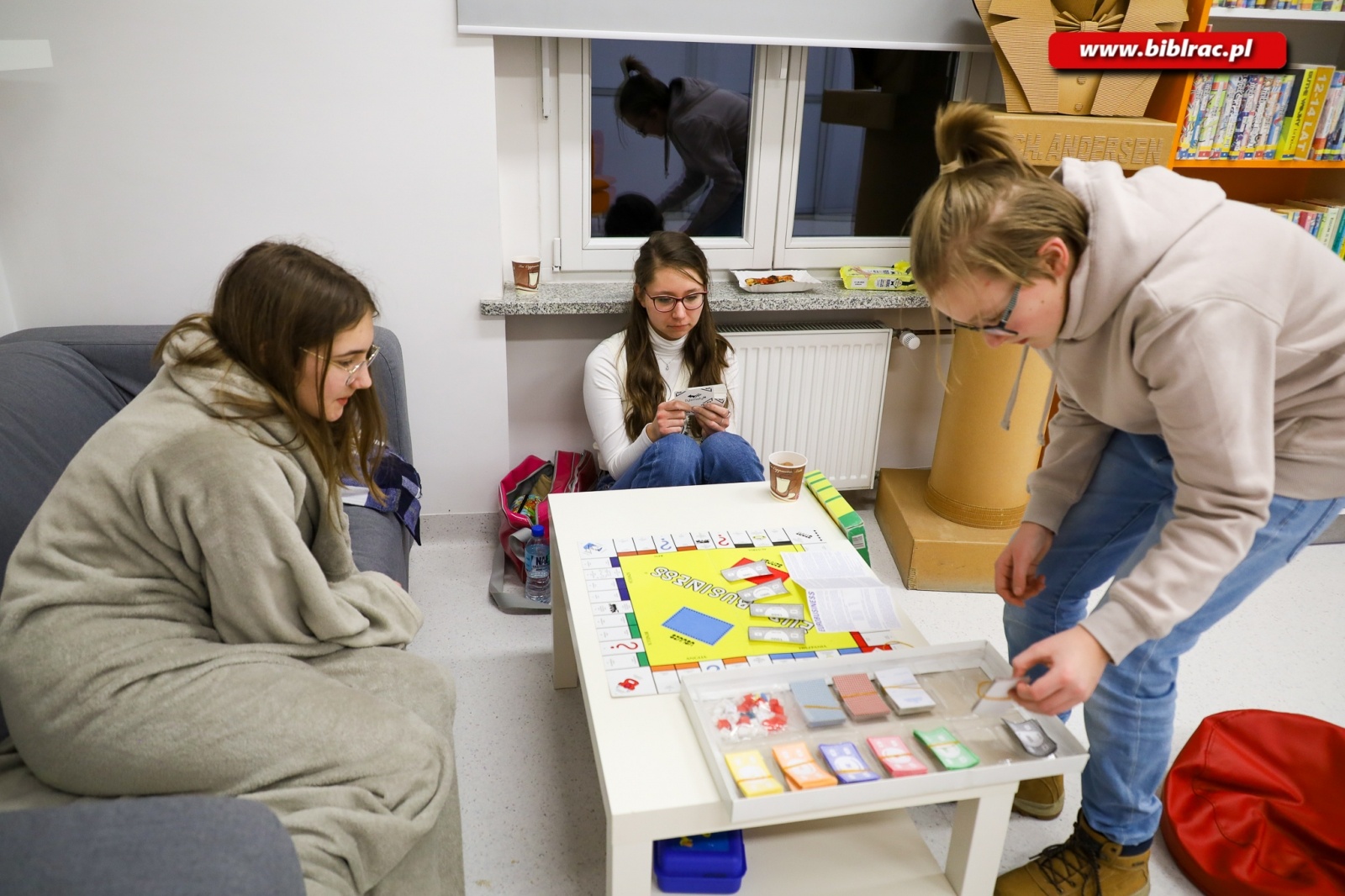 Zdjęcie w galerii na portalu naszraciborz.pl: Nocny maraton planszówek w raciborskiej bibliotece wiadomości z regionu