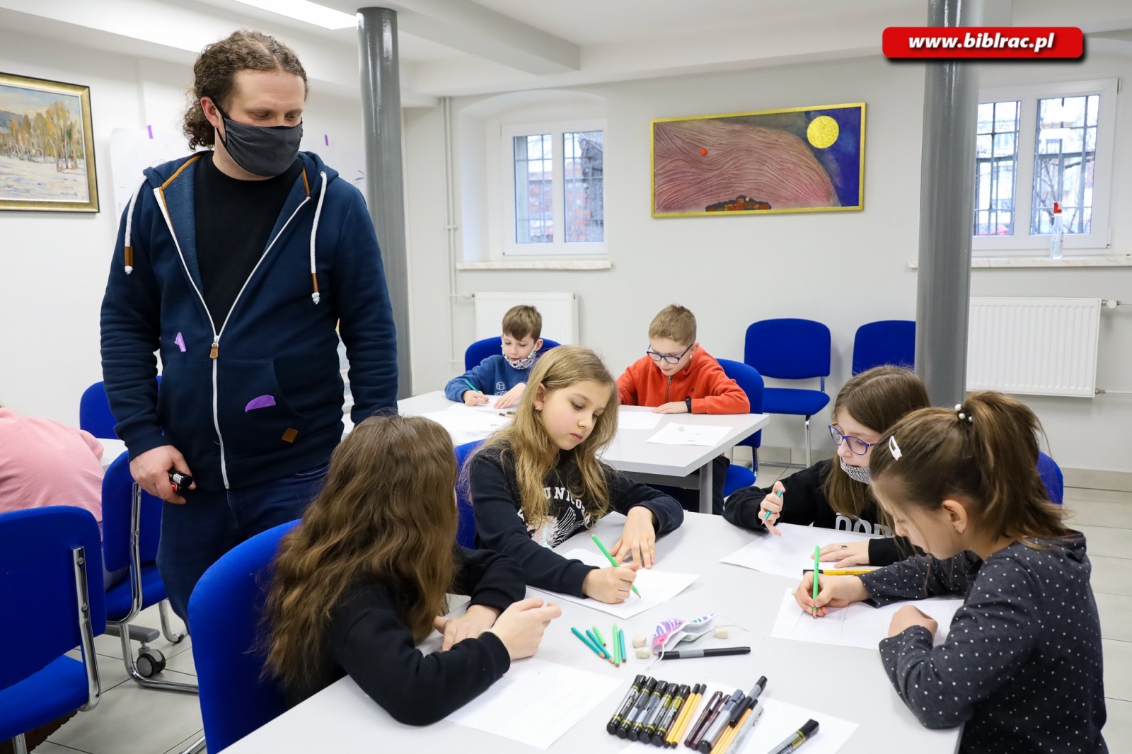 Zdjęcie w galerii na portalu naszraciborz.pl: Disney i manga w bibliotece. Warsztaty z Szymonem Telukiem [FOTO] wiadomości z regionu