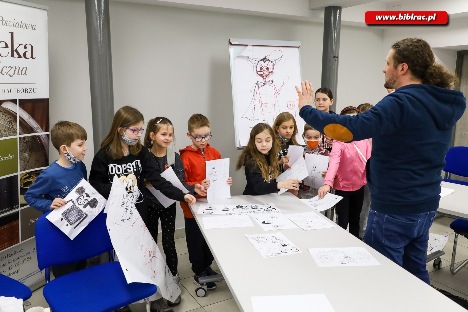 Zdjęcie w galerii na portalu naszraciborz.pl: Disney i manga w bibliotece. Warsztaty z Szymonem Telukiem [FOTO] wiadomości z regionu