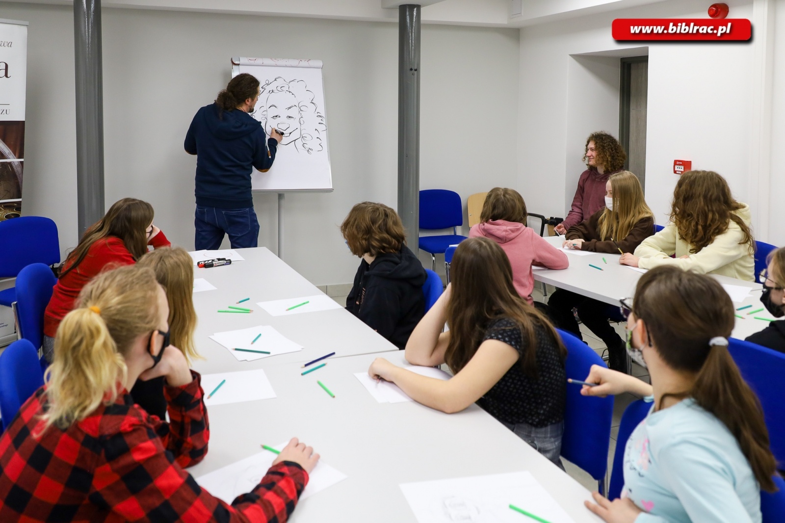 Zdjęcie w galerii na portalu naszraciborz.pl: Disney i manga w bibliotece. Warsztaty z Szymonem Telukiem [FOTO] wiadomości z regionu