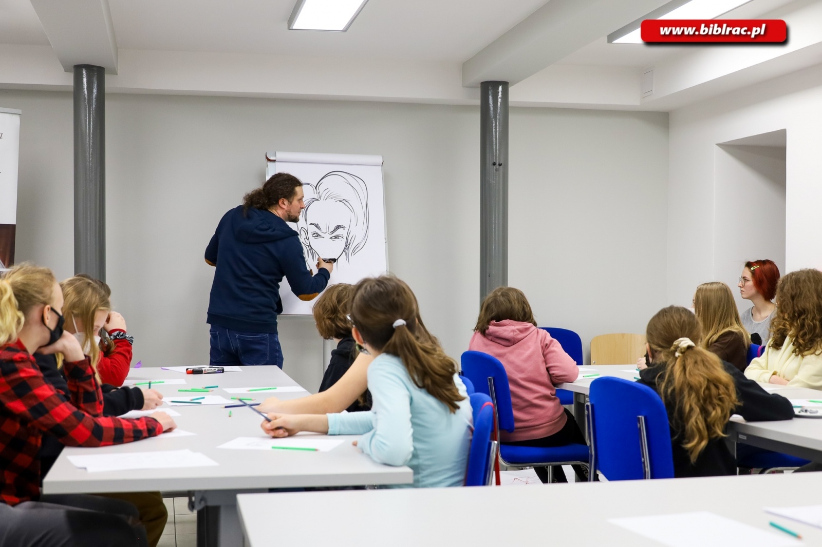 Zdjęcie w galerii na portalu naszraciborz.pl: Disney i manga w bibliotece. Warsztaty z Szymonem Telukiem [FOTO] wiadomości z regionu