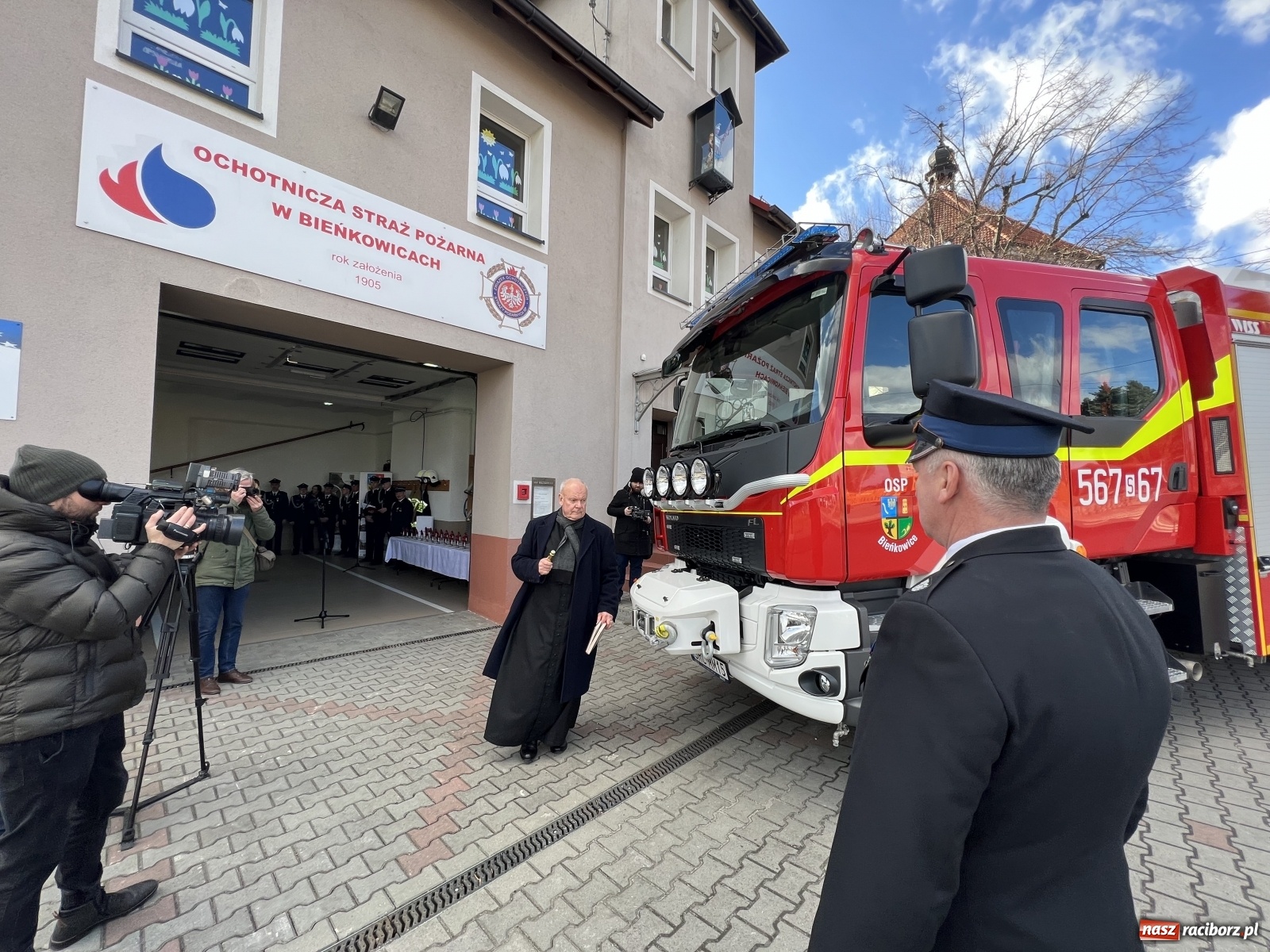 Zdjęcie w galerii na portalu naszraciborz.pl: Oficjalne przekazanie nowego wozu strażackiego dla OSP Bieńkowice wiadomości z regionu