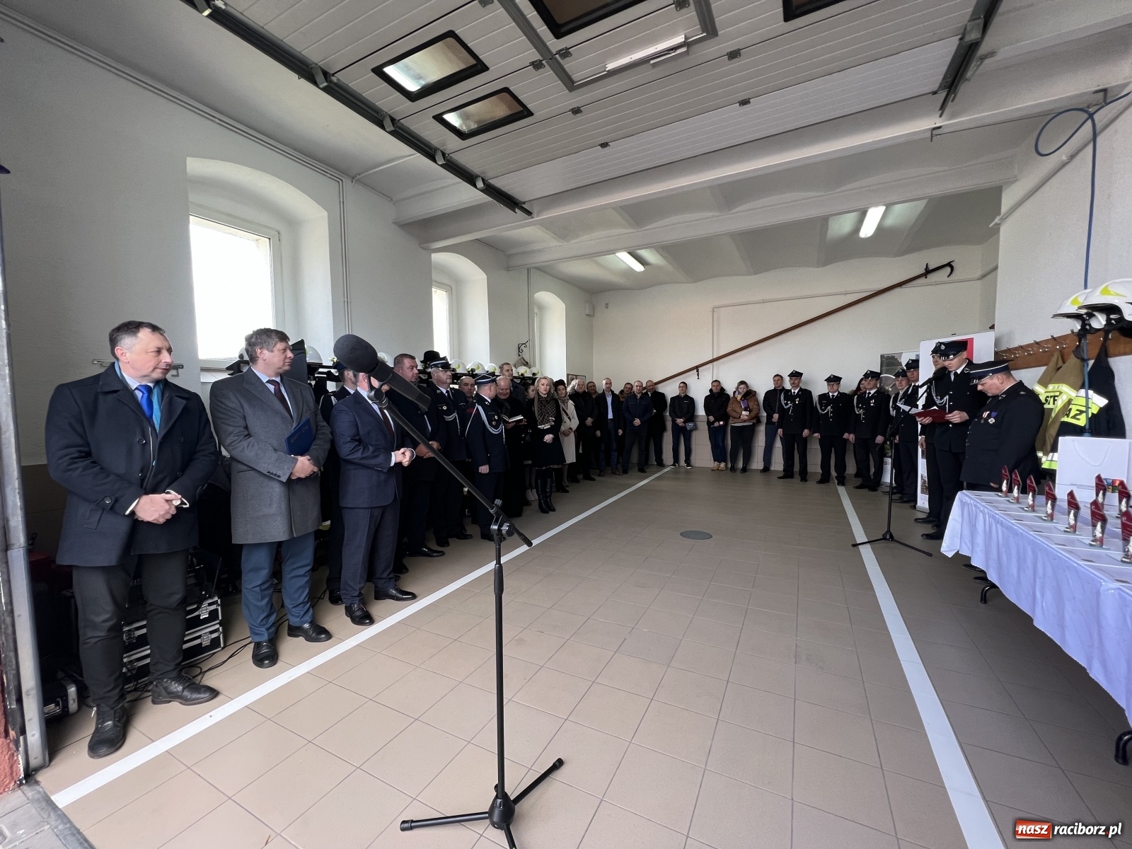 Zdjęcie w galerii na portalu naszraciborz.pl: Oficjalne przekazanie nowego wozu strażackiego dla OSP Bieńkowice wiadomości z regionu