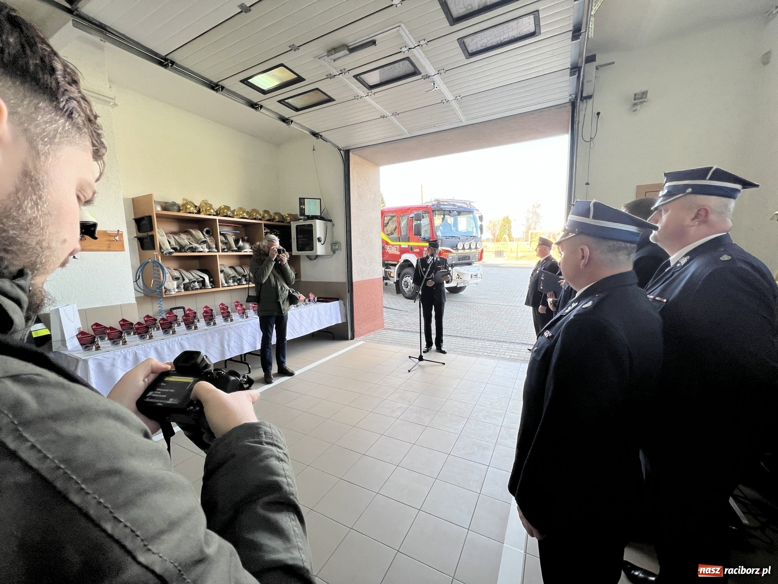 Zdjęcie w galerii na portalu naszraciborz.pl: Oficjalne przekazanie nowego wozu strażackiego dla OSP Bieńkowice wiadomości z regionu