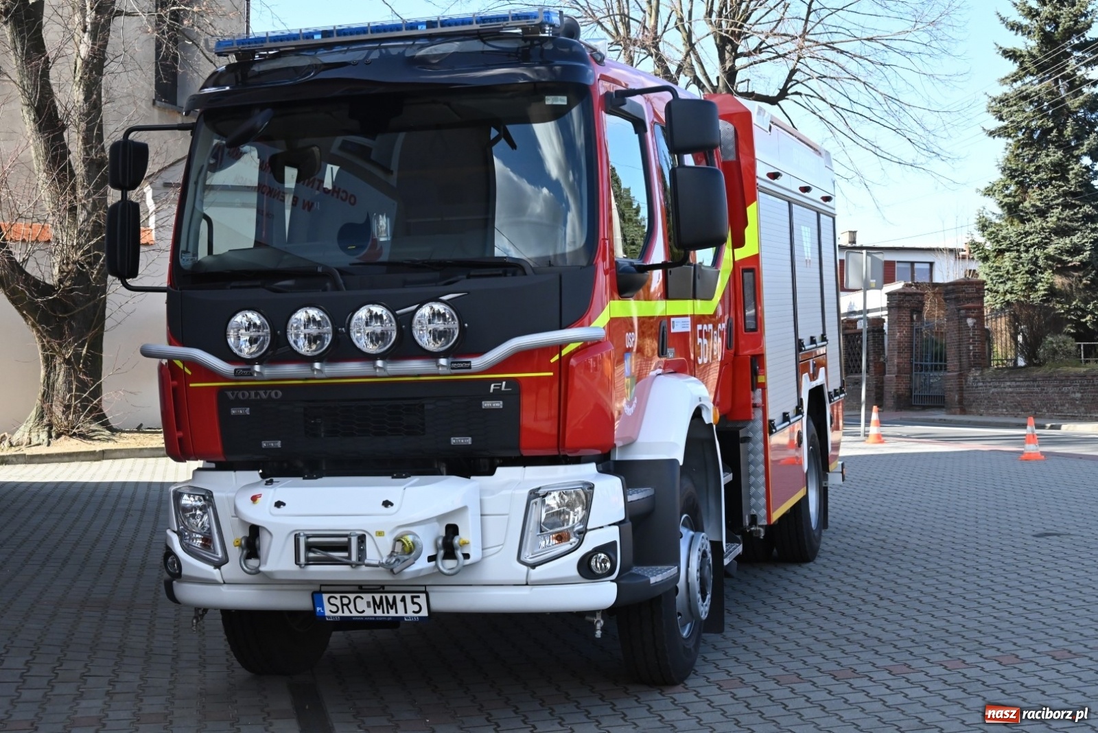 Zdjęcie w galerii na portalu naszraciborz.pl: Oficjalne przekazanie nowego wozu strażackiego dla OSP Bieńkowice wiadomości z regionu