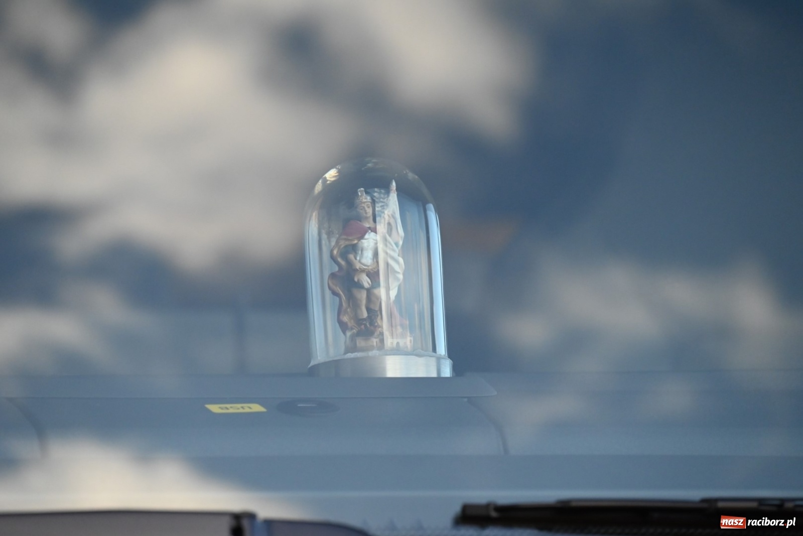 Zdjęcie w galerii na portalu naszraciborz.pl: Oficjalne przekazanie nowego wozu strażackiego dla OSP Bieńkowice wiadomości z regionu