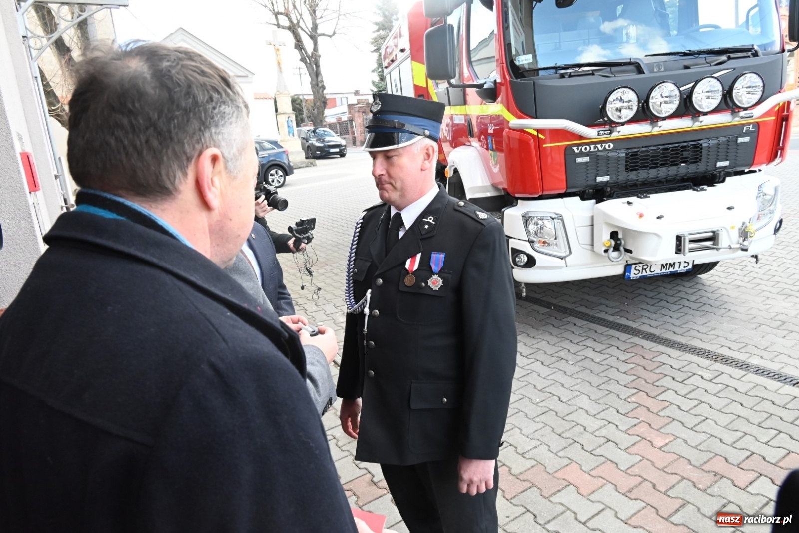 Zdjęcie w galerii na portalu naszraciborz.pl: Oficjalne przekazanie nowego wozu strażackiego dla OSP Bieńkowice wiadomości z regionu