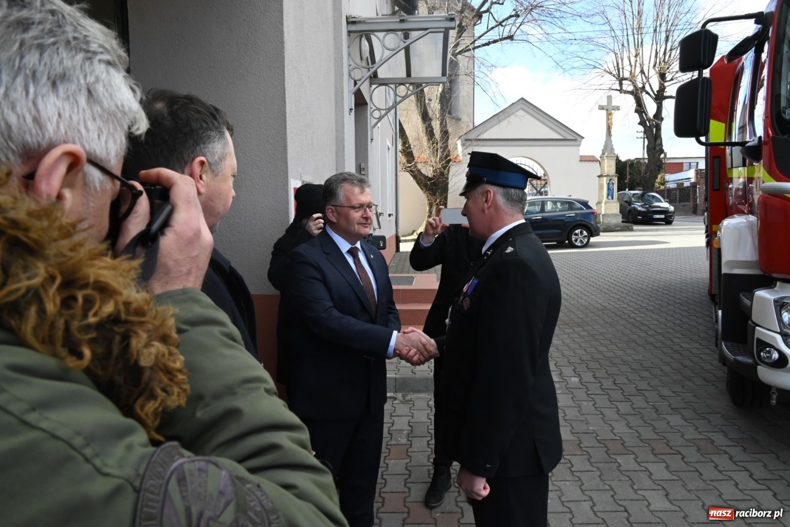 Zdjęcie w galerii na portalu naszraciborz.pl: Oficjalne przekazanie nowego wozu strażackiego dla OSP Bieńkowice wiadomości z regionu