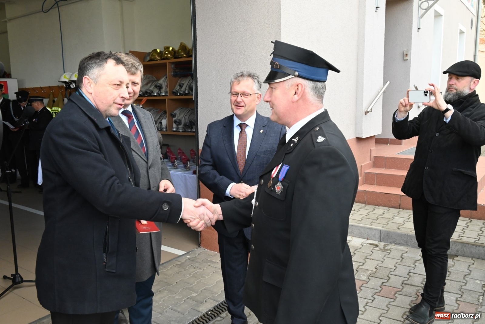 Zdjęcie w galerii na portalu naszraciborz.pl: Oficjalne przekazanie nowego wozu strażackiego dla OSP Bieńkowice wiadomości z regionu