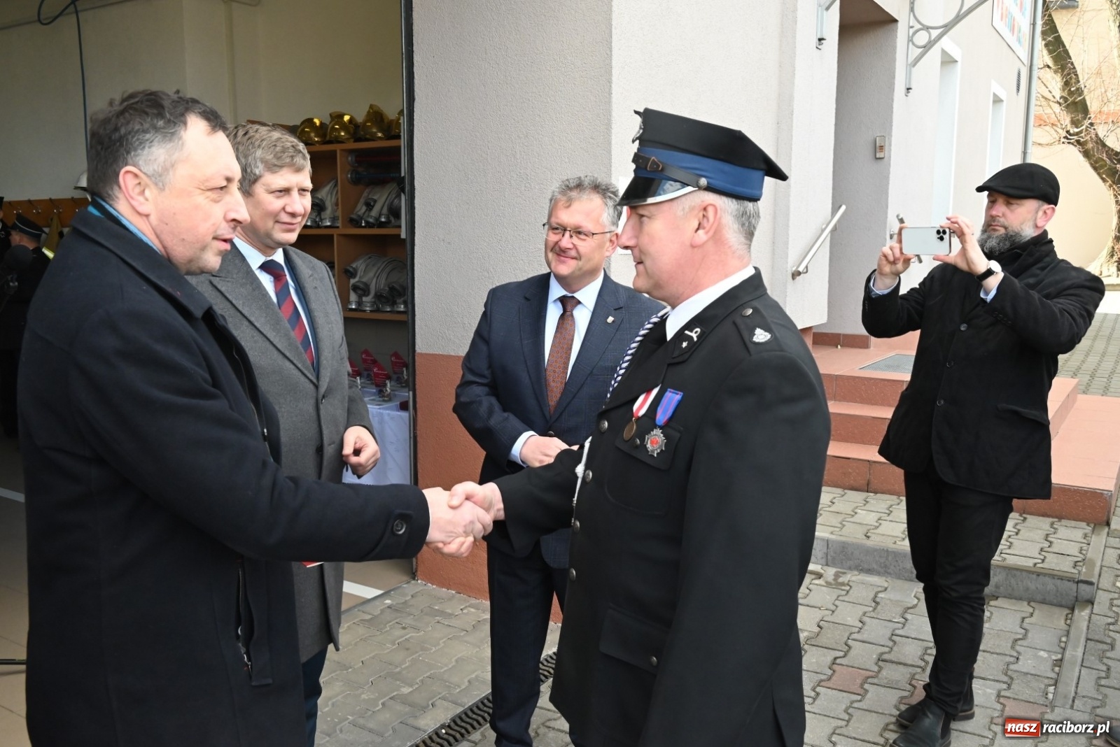 Zdjęcie w galerii na portalu naszraciborz.pl: Oficjalne przekazanie nowego wozu strażackiego dla OSP Bieńkowice wiadomości z regionu