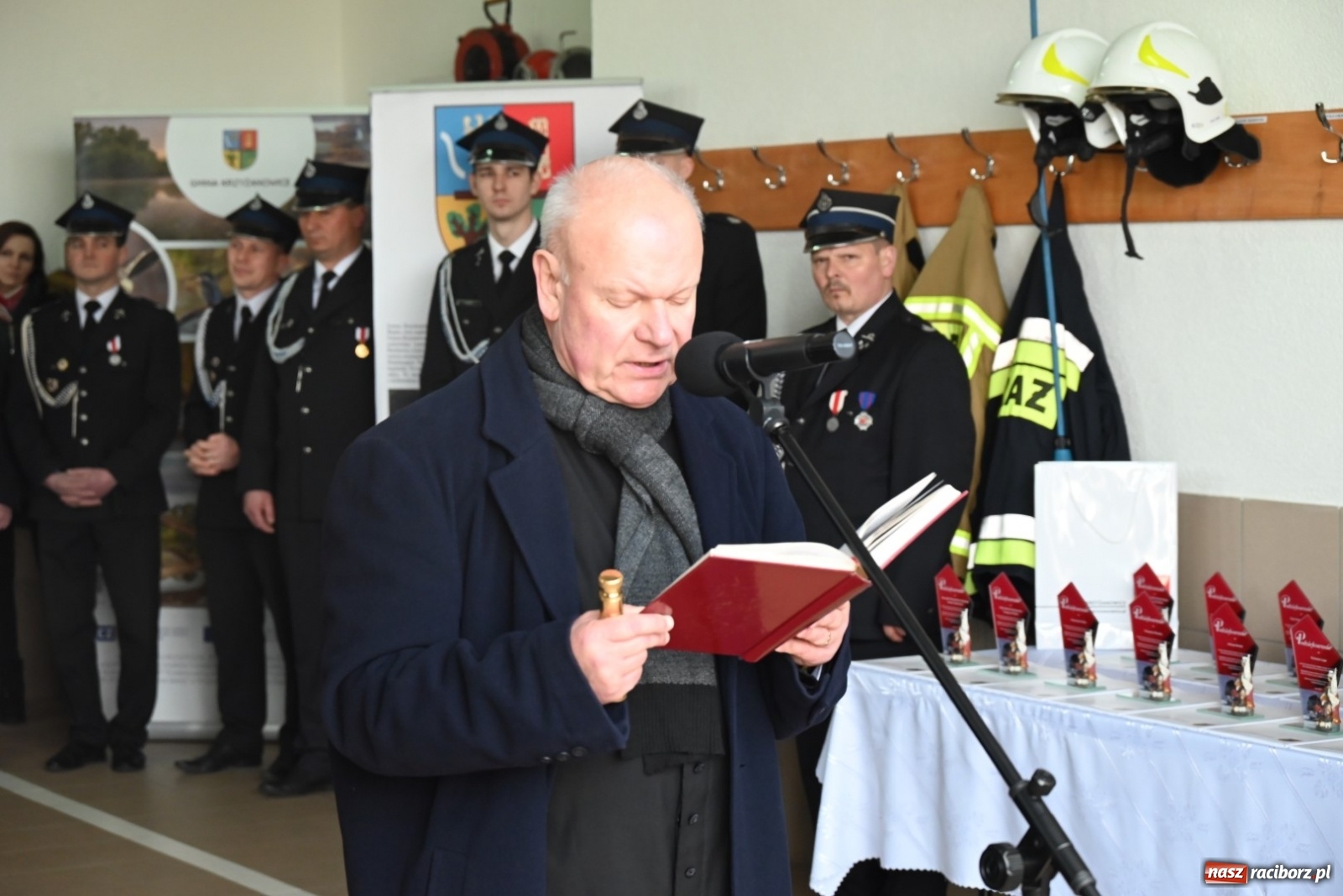 Zdjęcie w galerii na portalu naszraciborz.pl: Oficjalne przekazanie nowego wozu strażackiego dla OSP Bieńkowice wiadomości z regionu