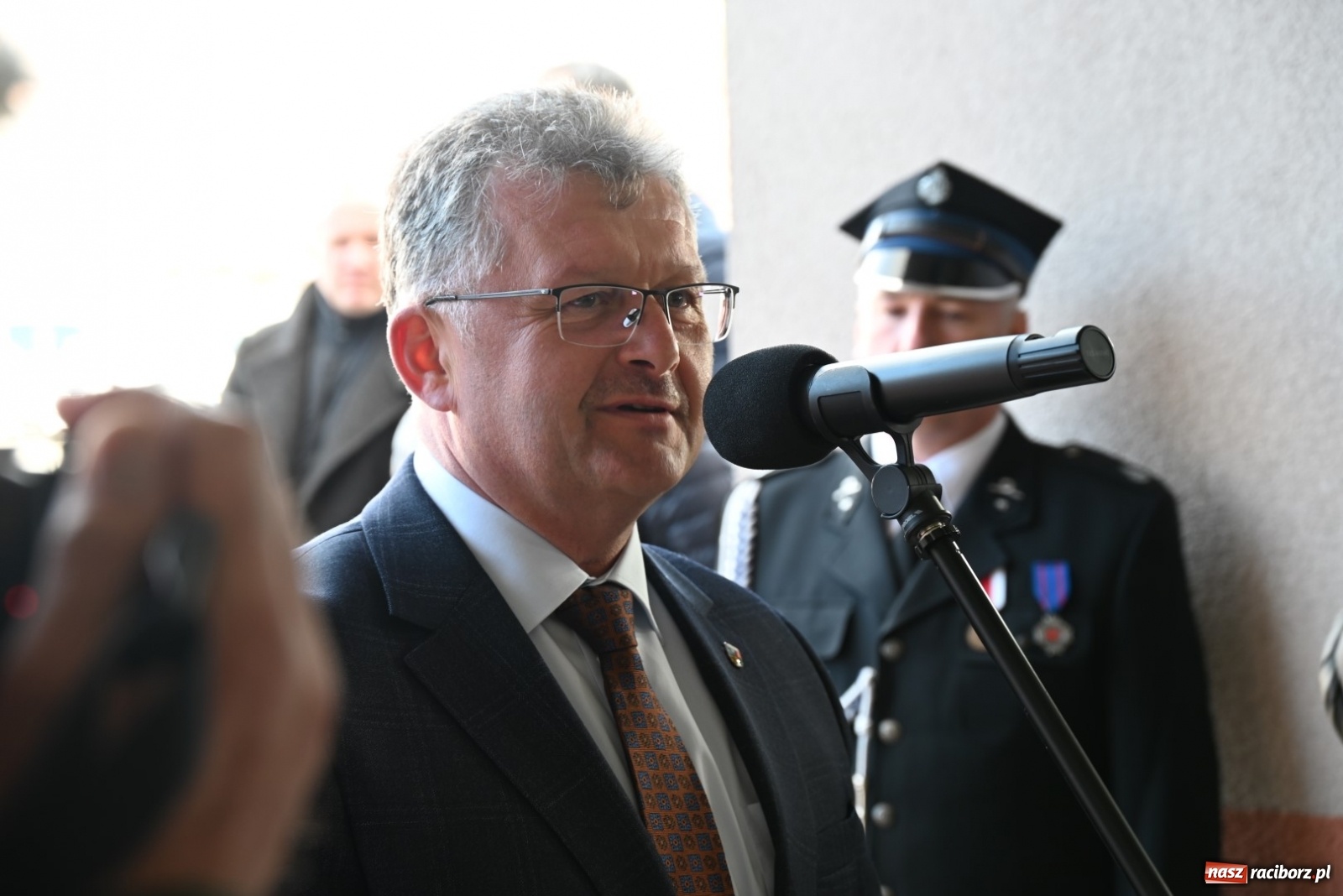 Zdjęcie w galerii na portalu naszraciborz.pl: Oficjalne przekazanie nowego wozu strażackiego dla OSP Bieńkowice wiadomości z regionu