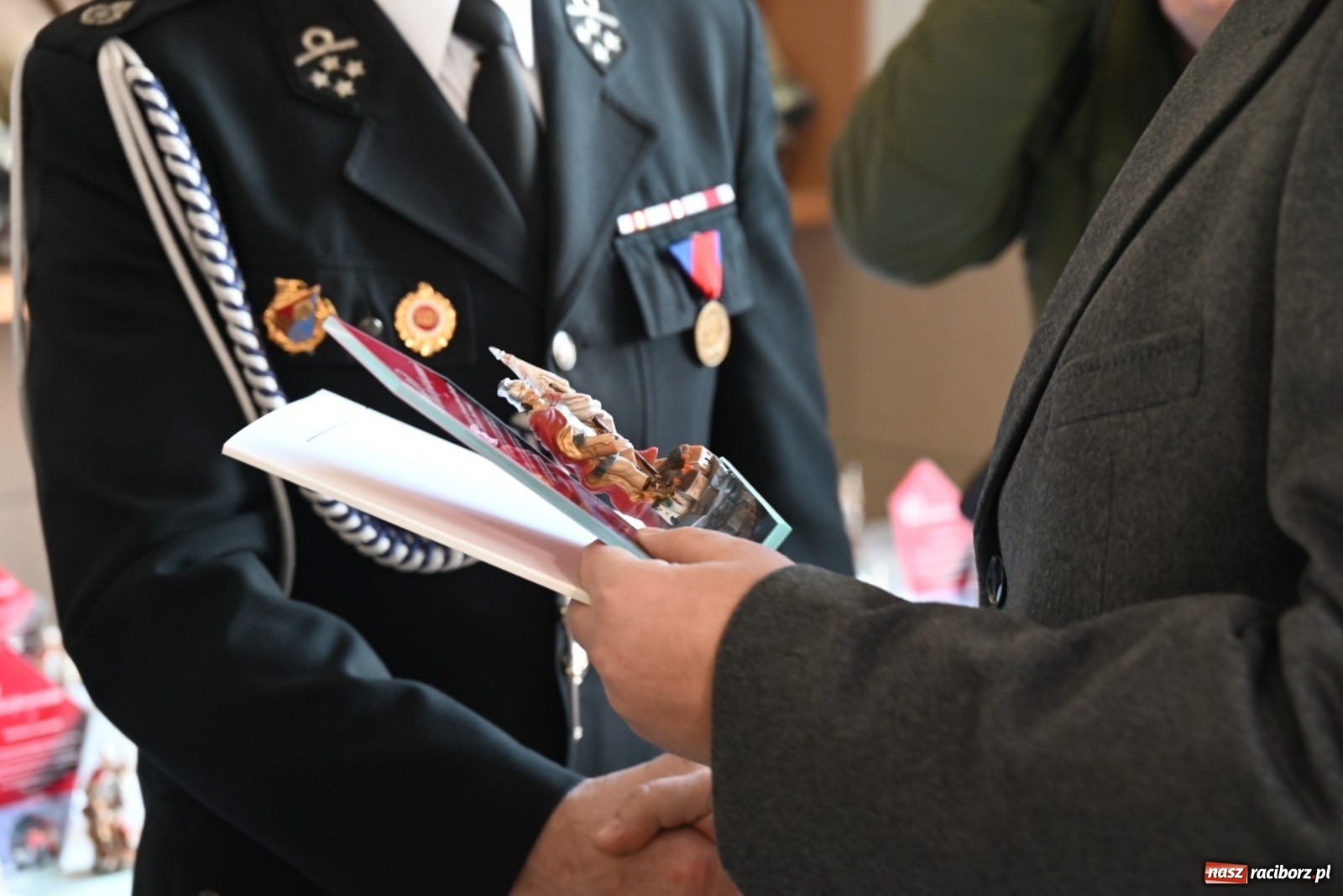 Zdjęcie w galerii na portalu naszraciborz.pl: Oficjalne przekazanie nowego wozu strażackiego dla OSP Bieńkowice wiadomości z regionu