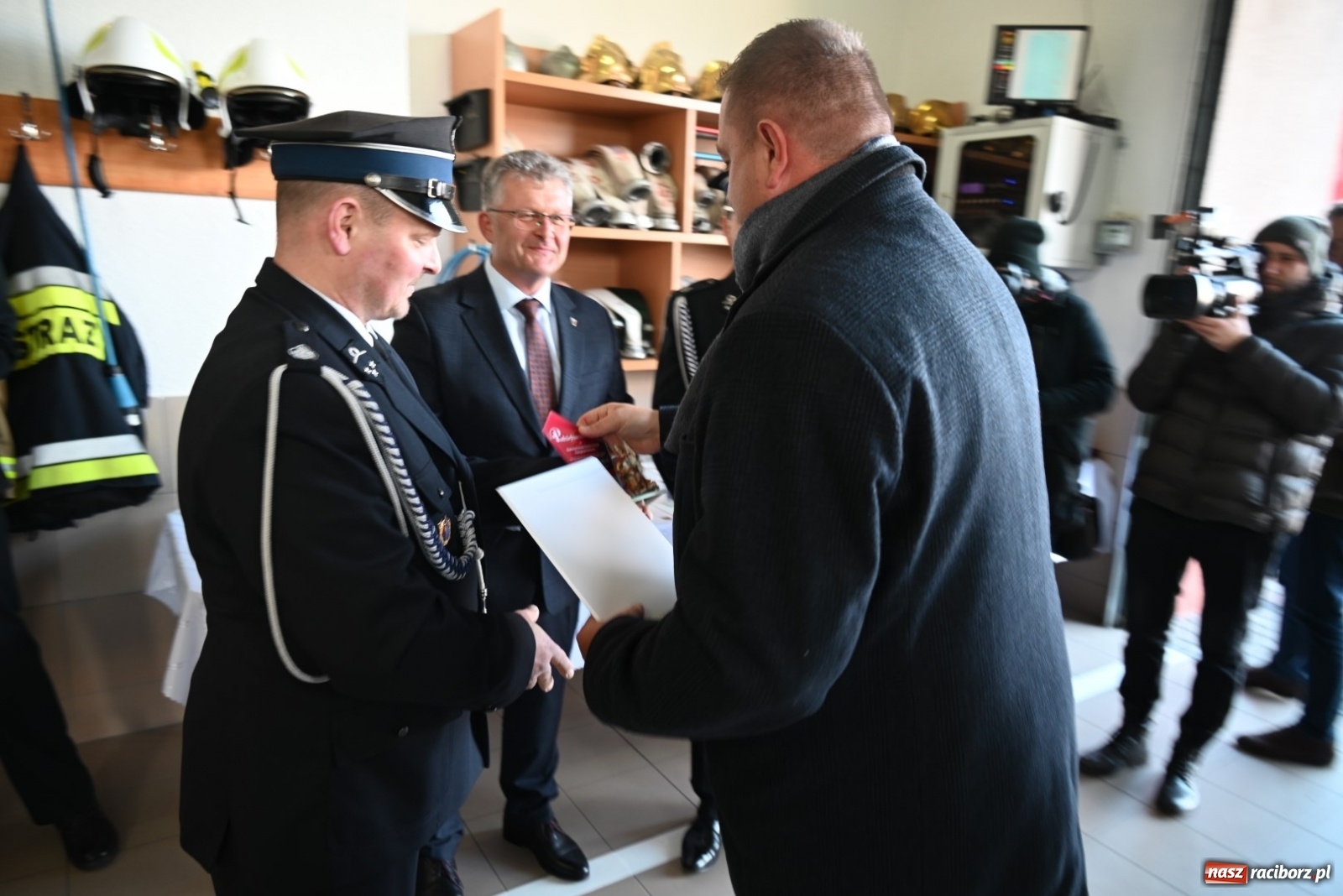 Zdjęcie w galerii na portalu naszraciborz.pl: Oficjalne przekazanie nowego wozu strażackiego dla OSP Bieńkowice wiadomości z regionu