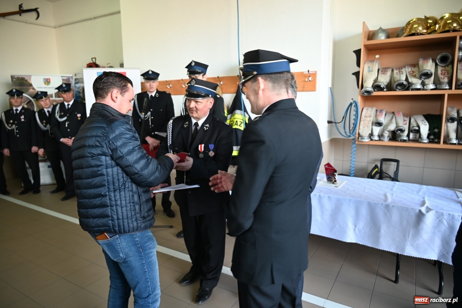 Zdjęcie w galerii na portalu naszraciborz.pl: Oficjalne przekazanie nowego wozu strażackiego dla OSP Bieńkowice wiadomości z regionu