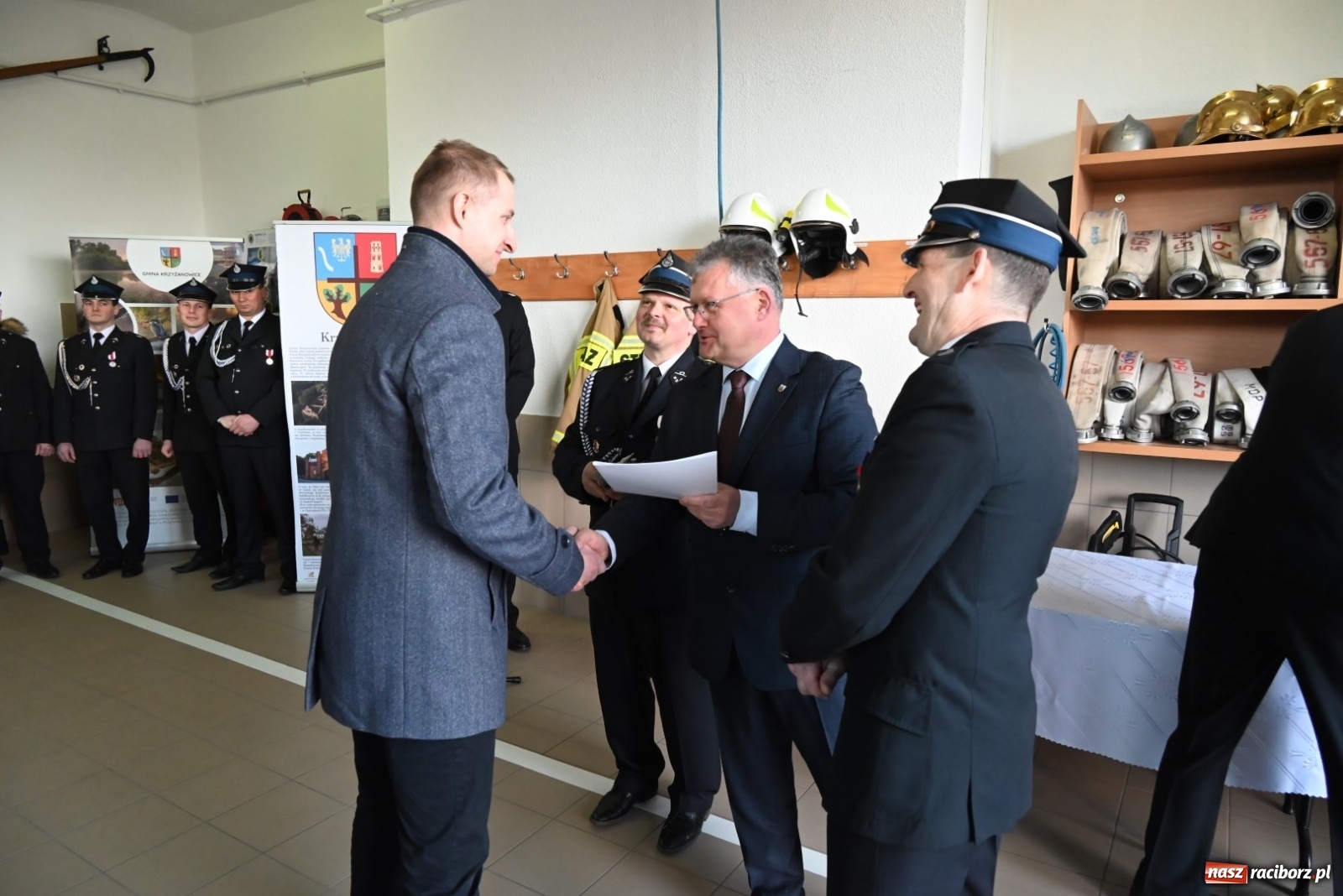 Zdjęcie w galerii na portalu naszraciborz.pl: Oficjalne przekazanie nowego wozu strażackiego dla OSP Bieńkowice wiadomości z regionu