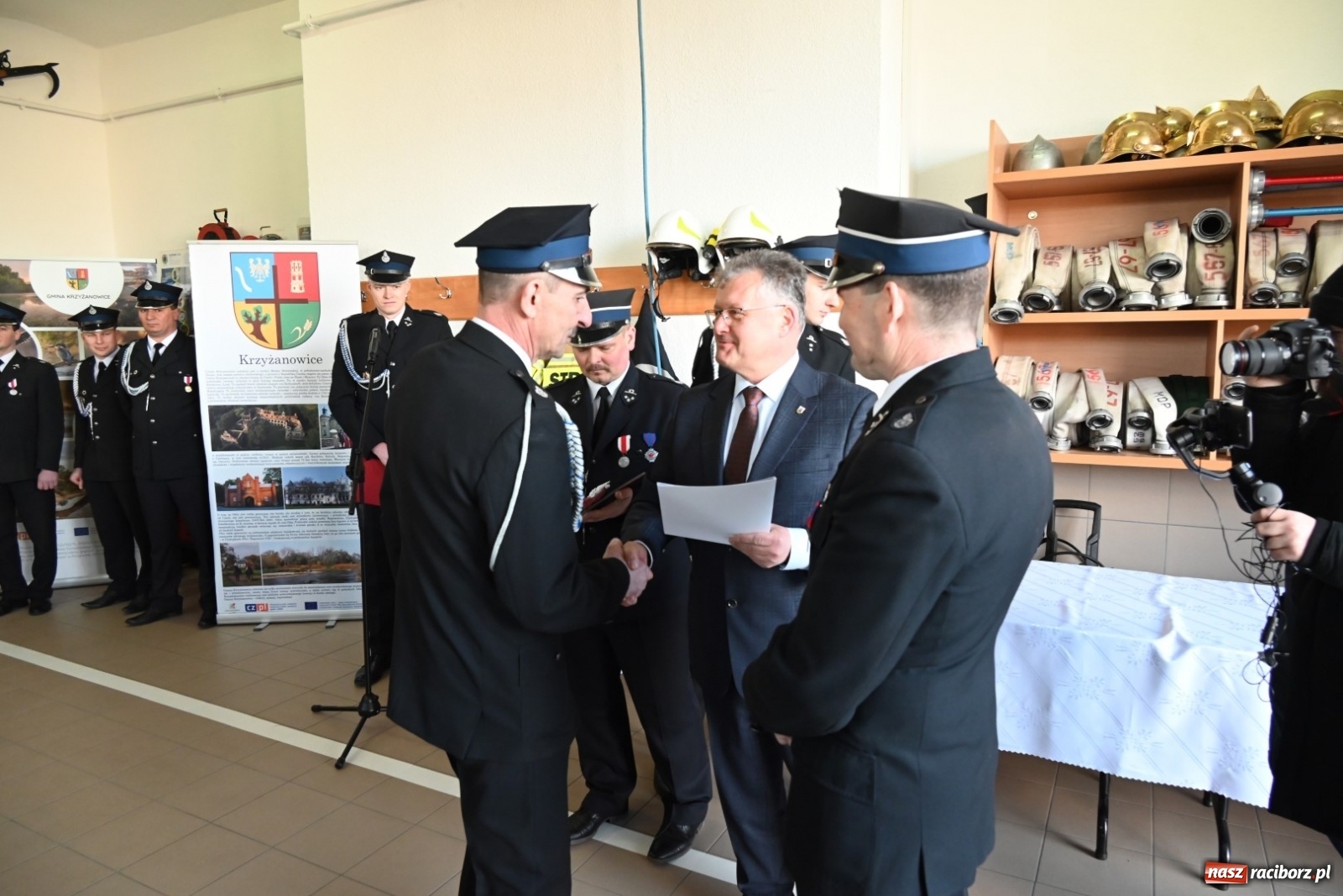 Zdjęcie w galerii na portalu naszraciborz.pl: Oficjalne przekazanie nowego wozu strażackiego dla OSP Bieńkowice wiadomości z regionu