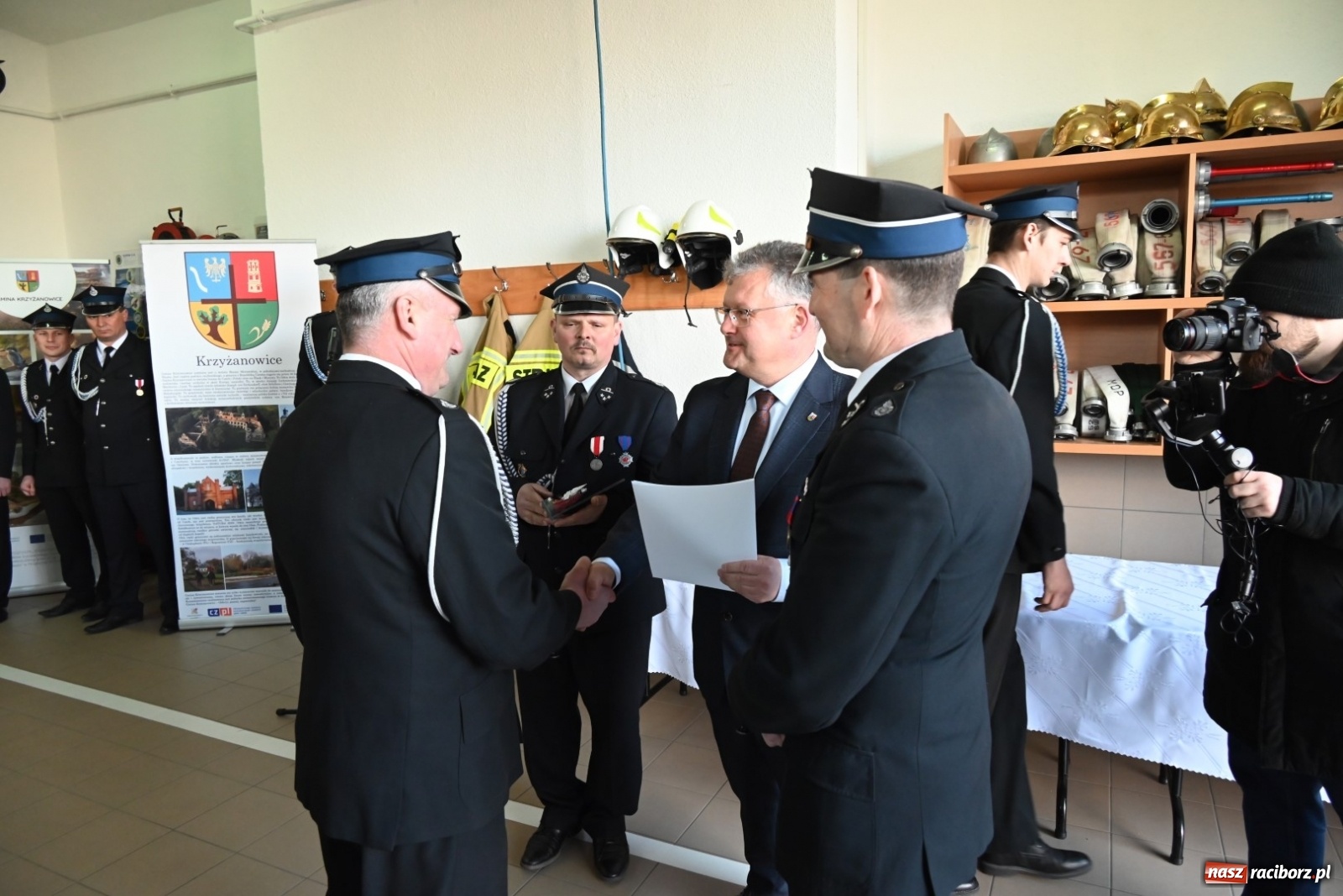 Zdjęcie w galerii na portalu naszraciborz.pl: Oficjalne przekazanie nowego wozu strażackiego dla OSP Bieńkowice wiadomości z regionu