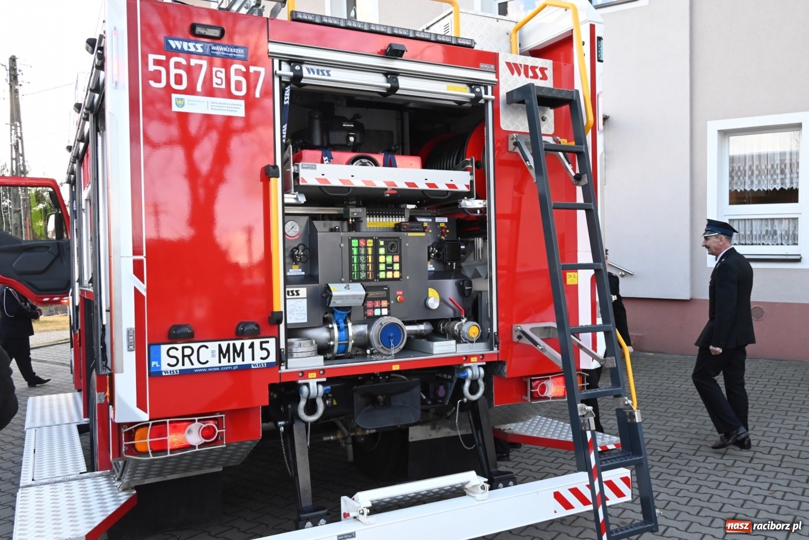 Zdjęcie w galerii na portalu naszraciborz.pl: Oficjalne przekazanie nowego wozu strażackiego dla OSP Bieńkowice wiadomości z regionu